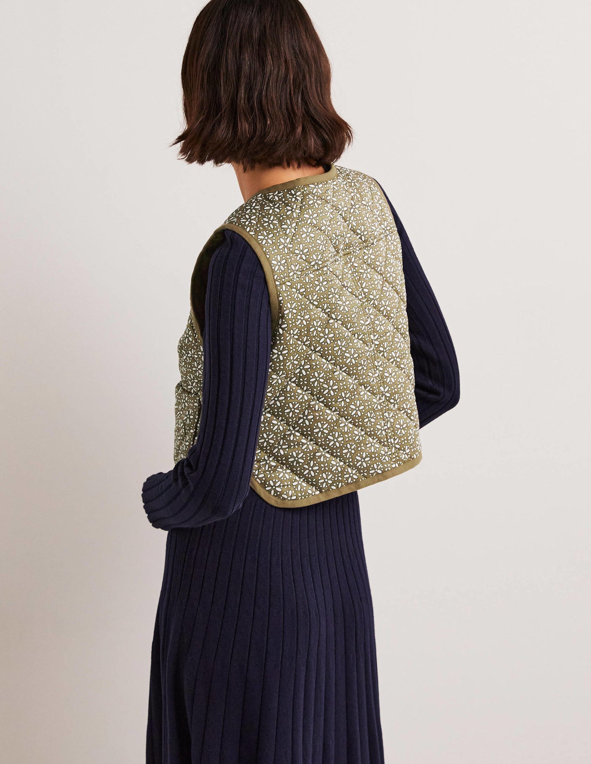 Veste sans manches matelassée-Vert basilic, motif Dainty Geo-3