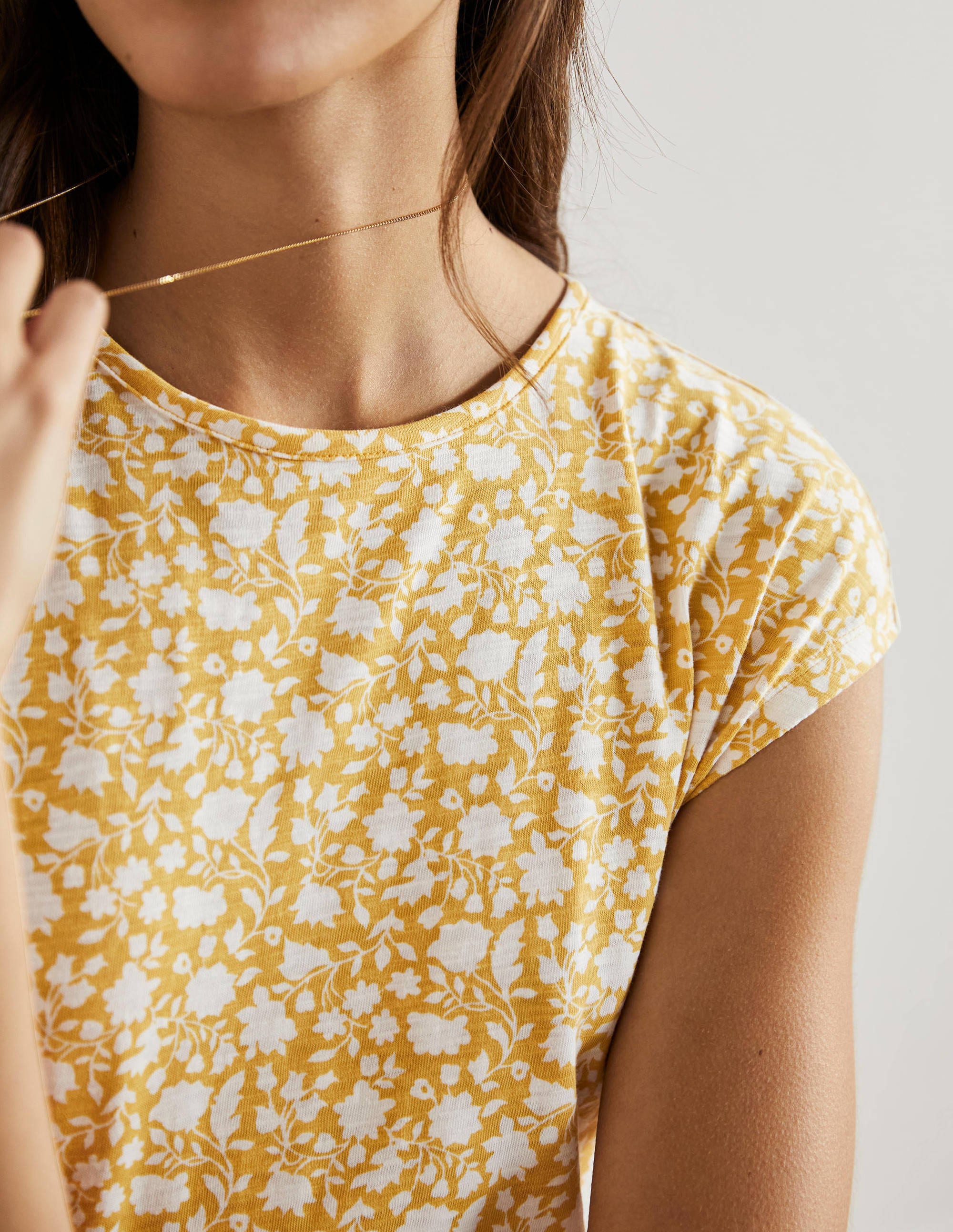 Schlichtes T-Shirt-Midikleid-Buttergelb, Botanische Silhouette - Image 2