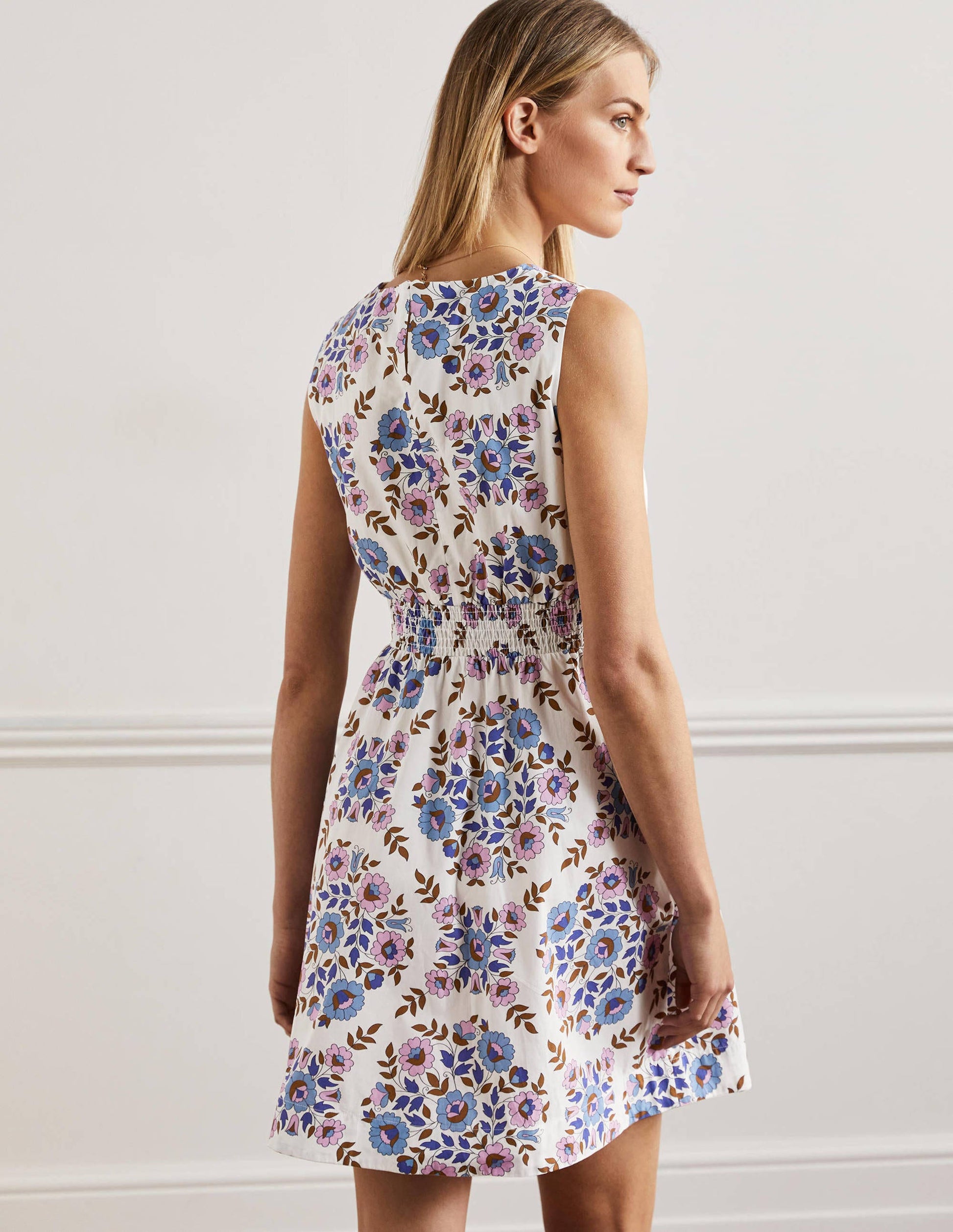 Minikleid mit gesmokter Taille-Bunt, Wildblumenmuster-3