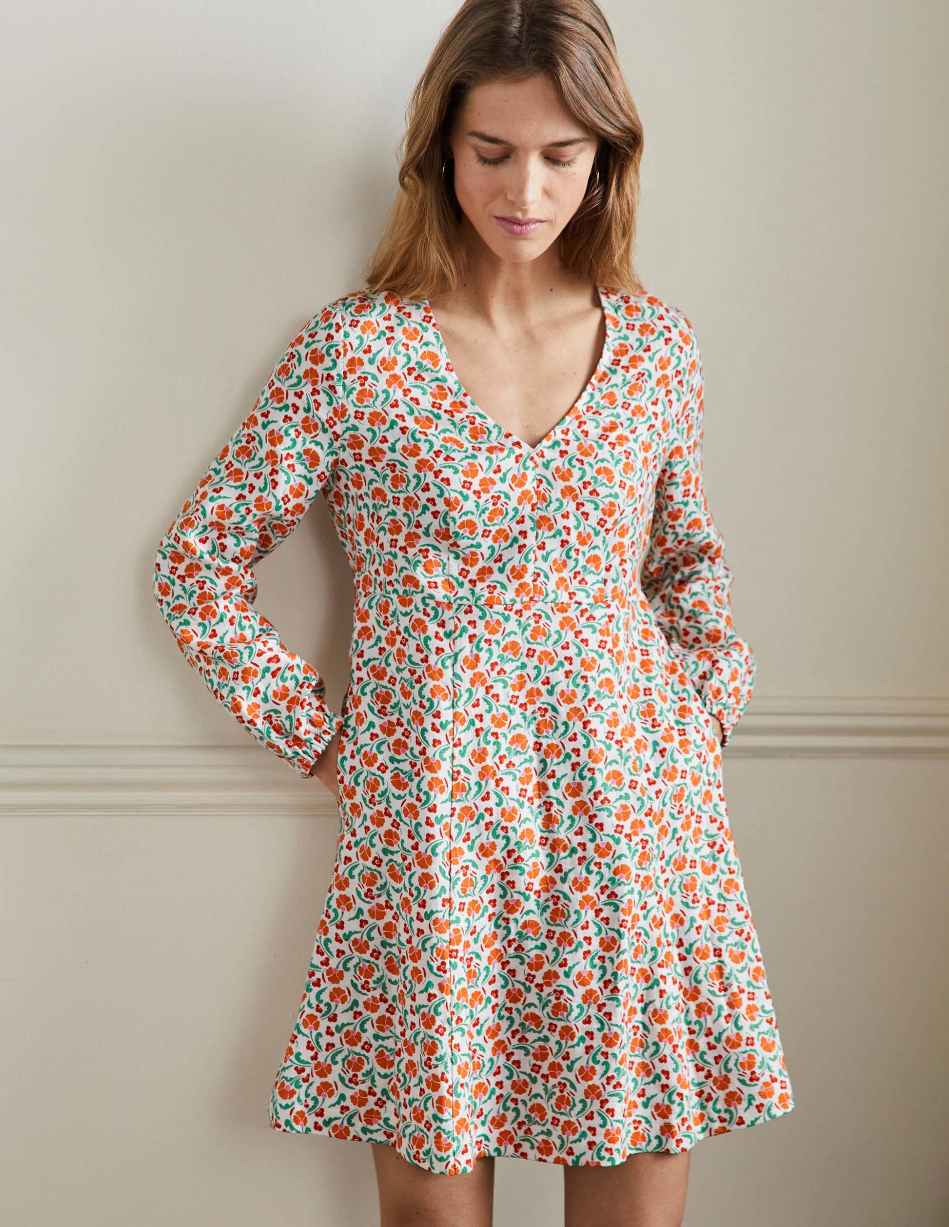 Ausgestelltes Minikleid mit V-Ausschnitt-Kräftiges Papayaorange, Zarte Knospen-5