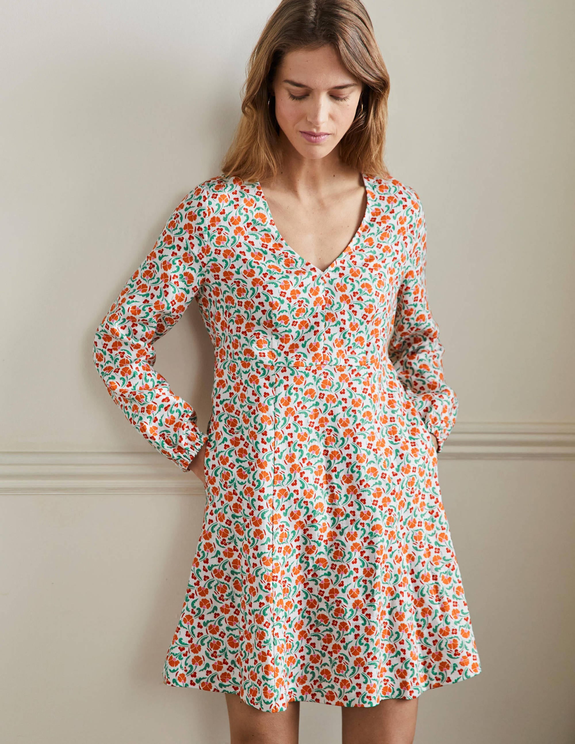Ausgestelltes Minikleid mit V-Ausschnitt-Kräftiges Papayaorange, Zarte Knospen - Image 5