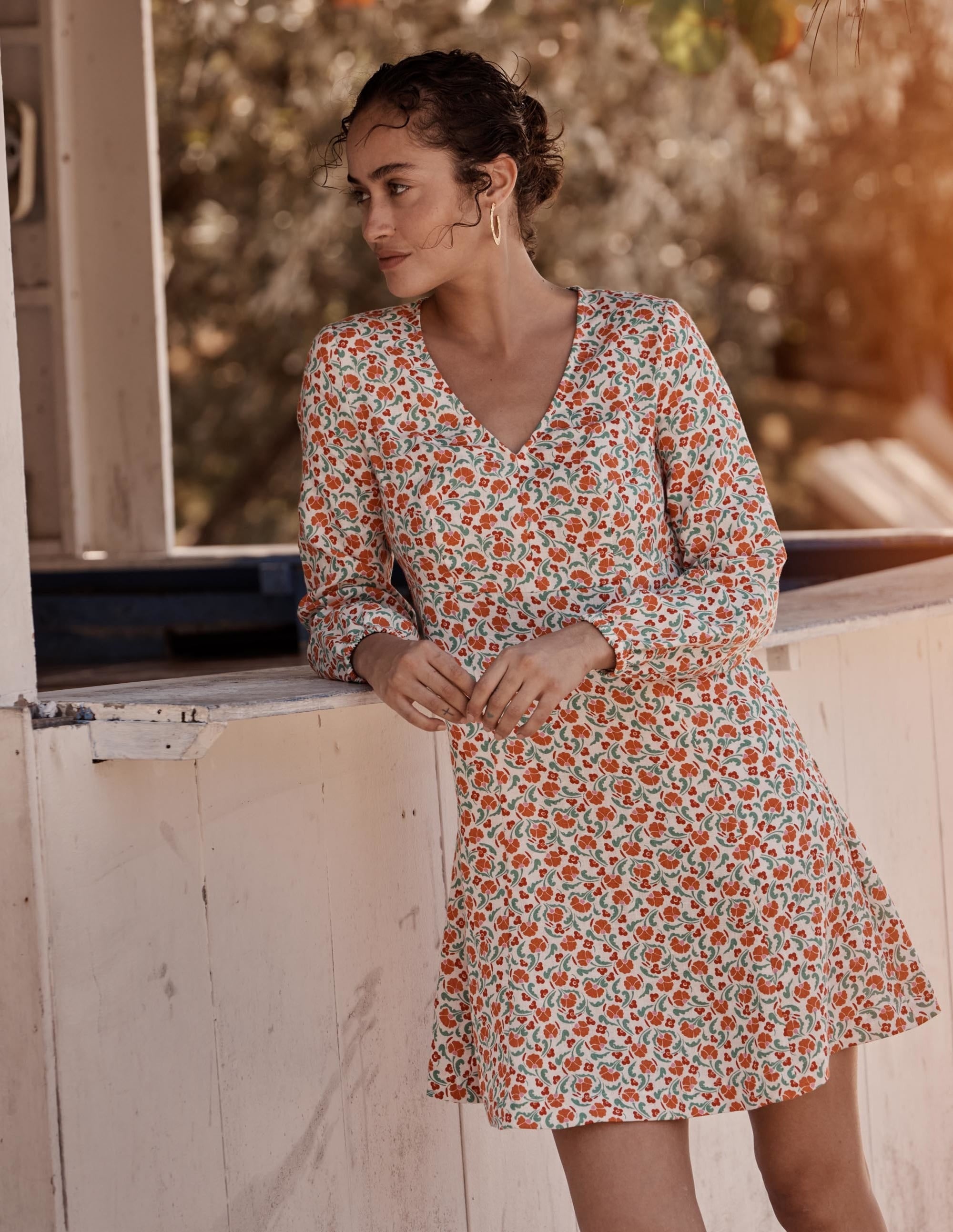 Ausgestelltes Minikleid mit V-Ausschnitt-Kräftiges Papayaorange, Zarte Knospen - Image 10