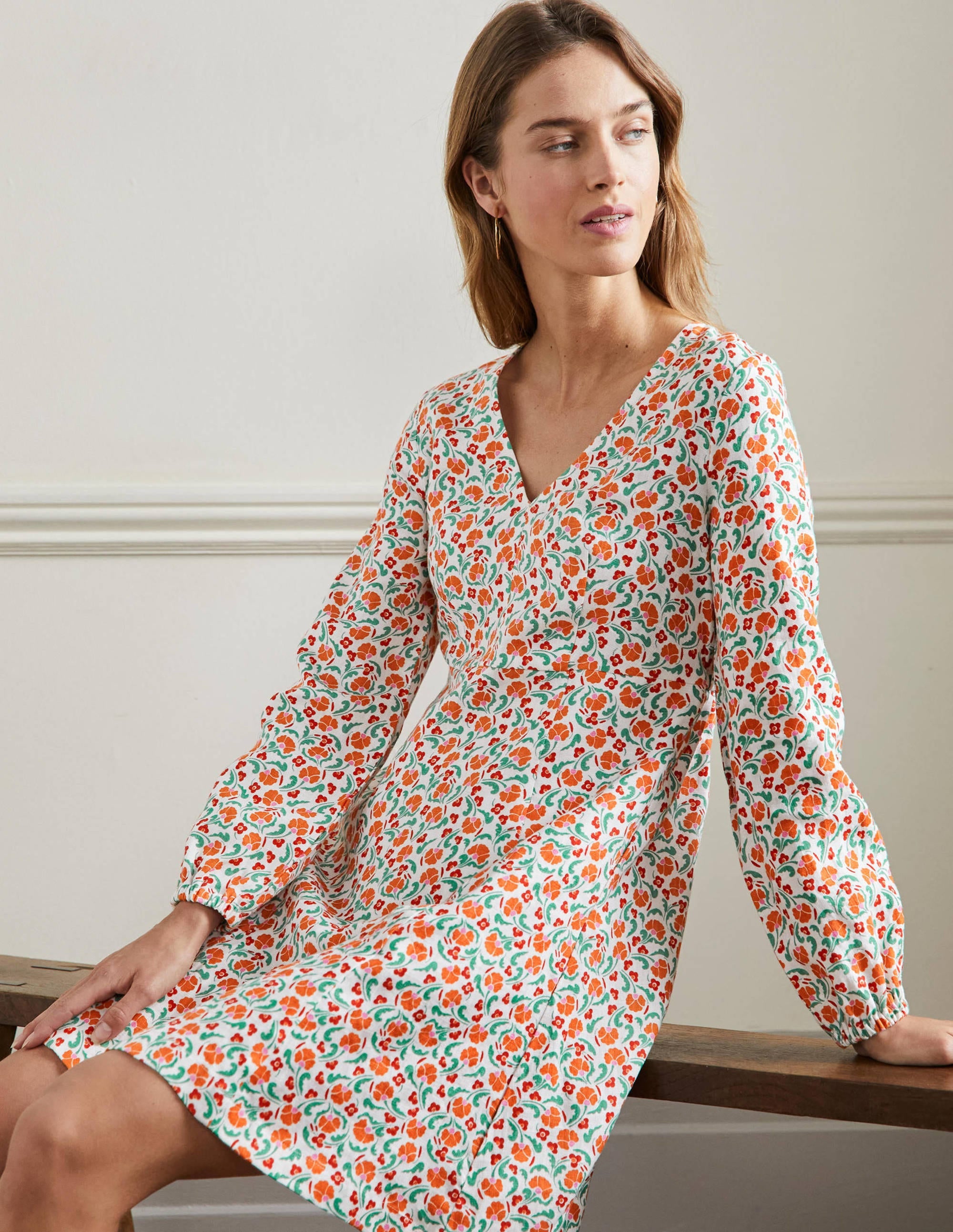 Ausgestelltes Minikleid mit V-Ausschnitt-Kräftiges Papayaorange, Zarte Knospen - Image 4