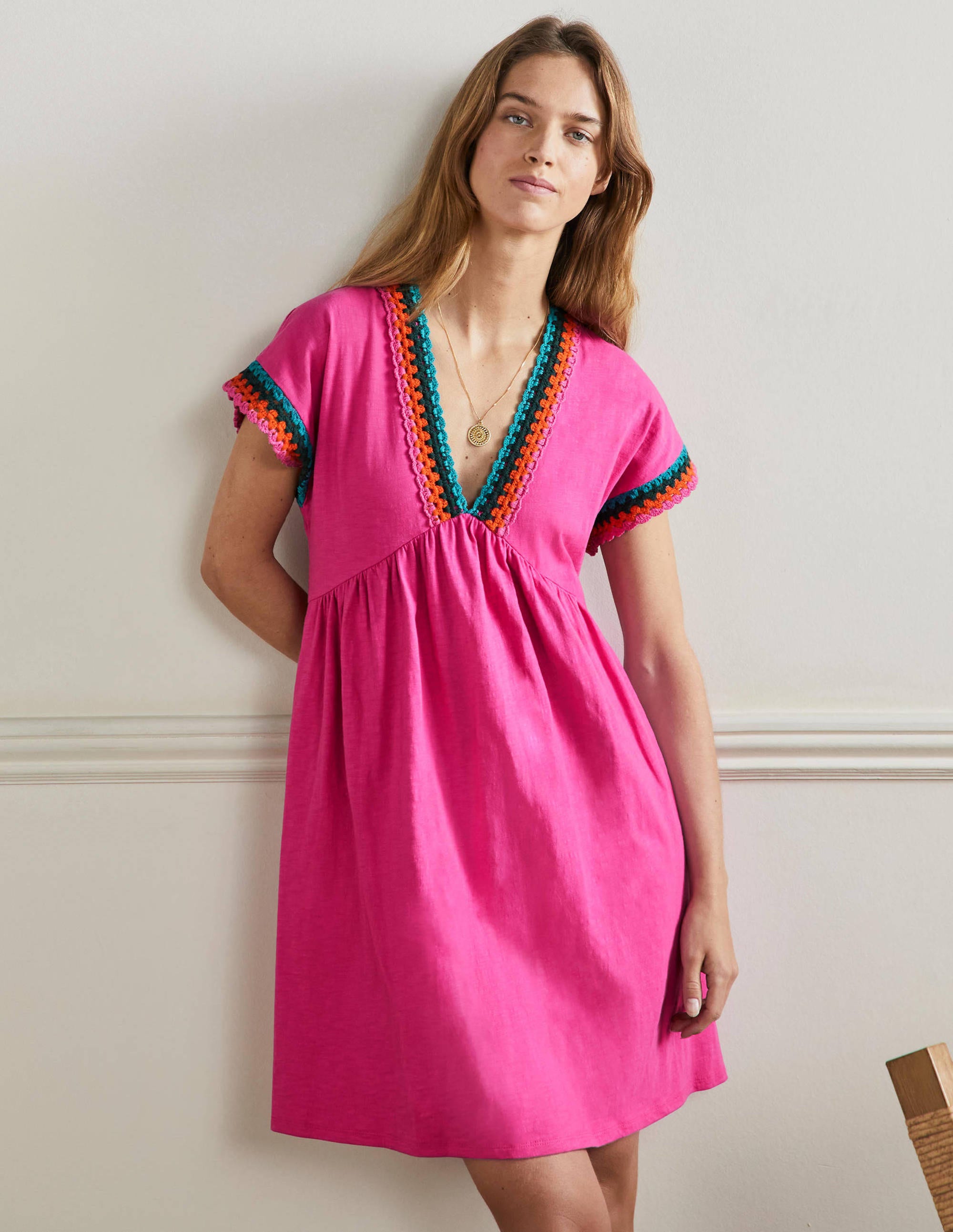 Jerseykleid mit Häkelborte-Knalliges Stiefmütterchen - Image 1