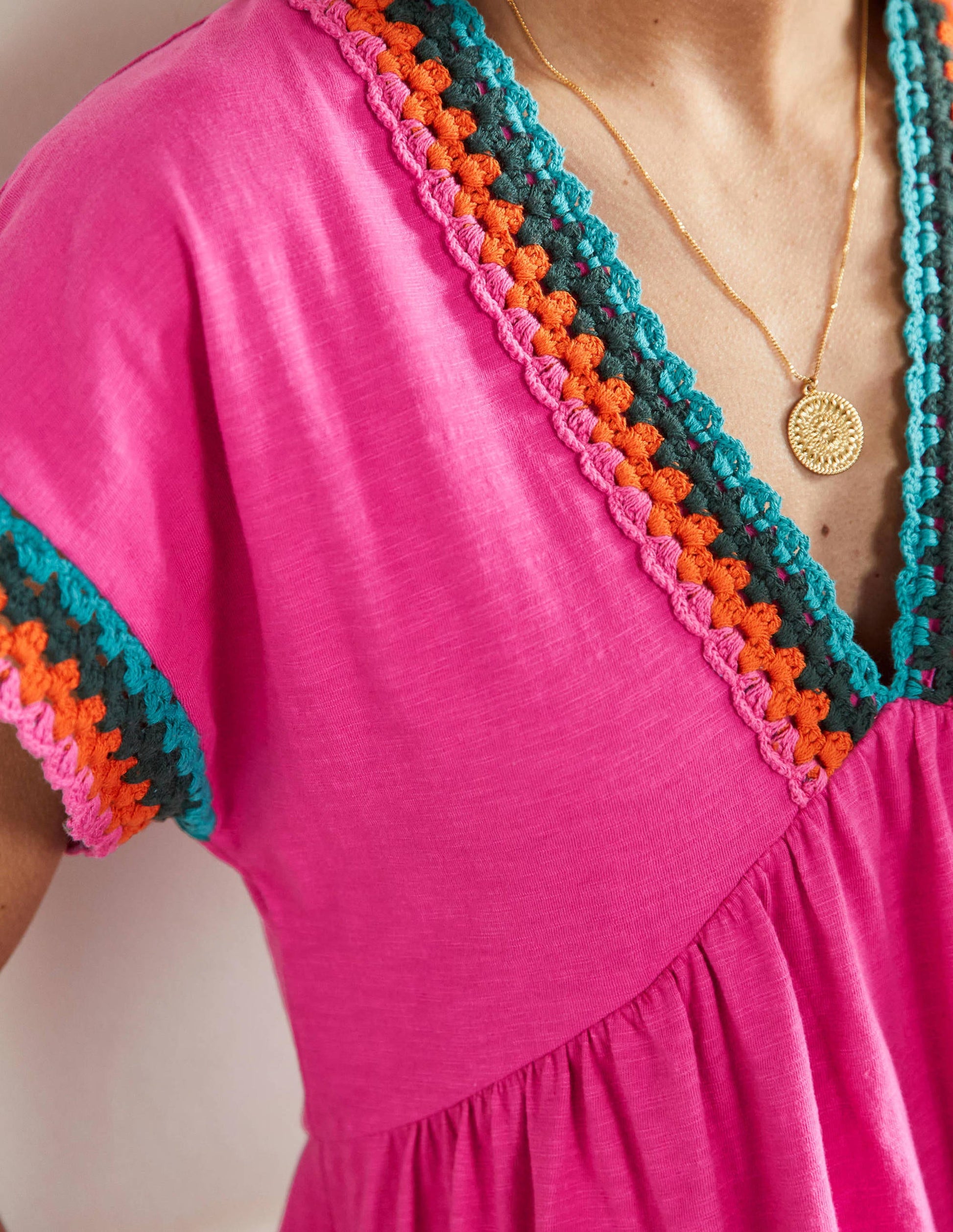 Jerseykleid mit Häkelborte-Knalliges Stiefmütterchen-2
