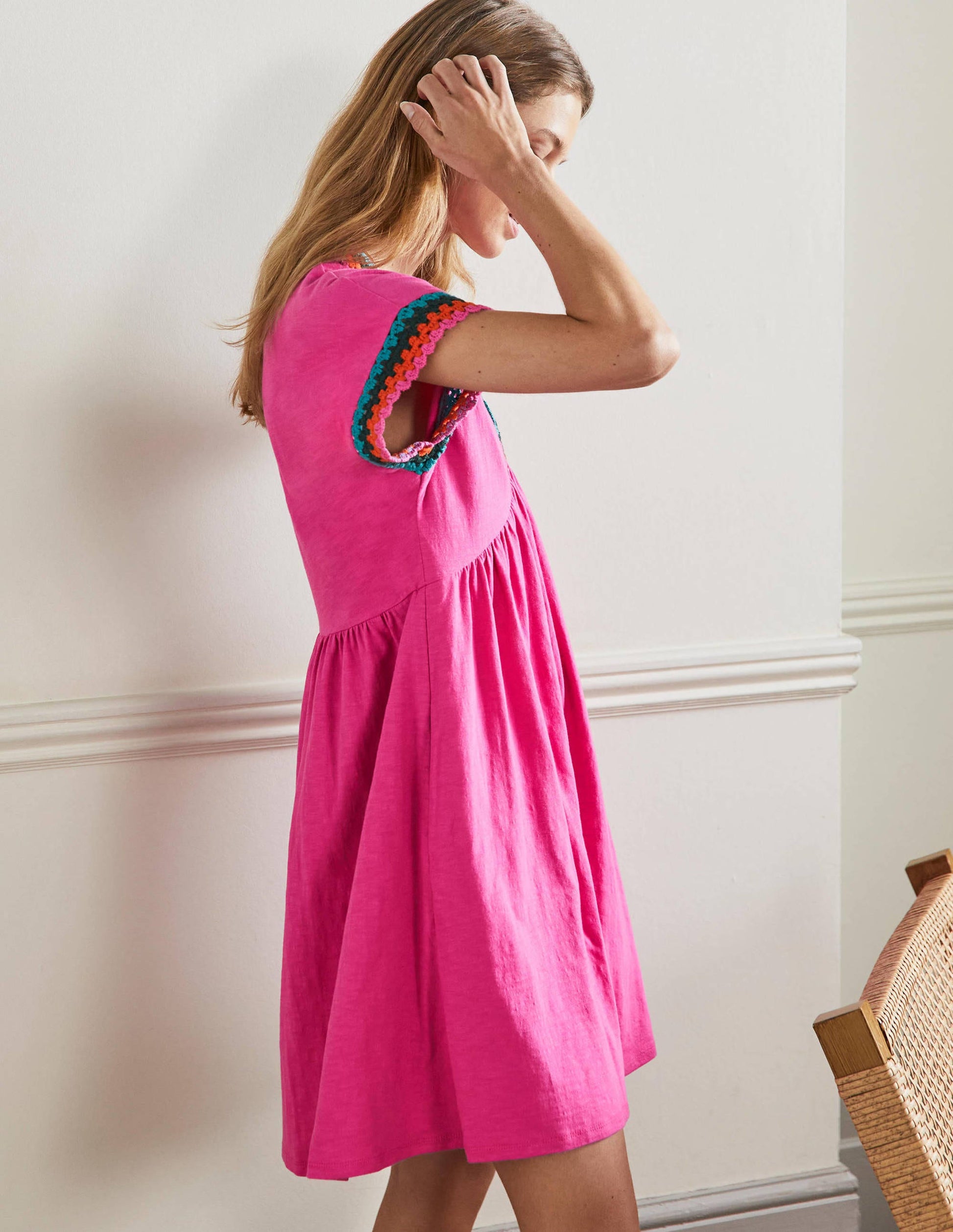 Jerseykleid mit Häkelborte-Knalliges Stiefmütterchen-4