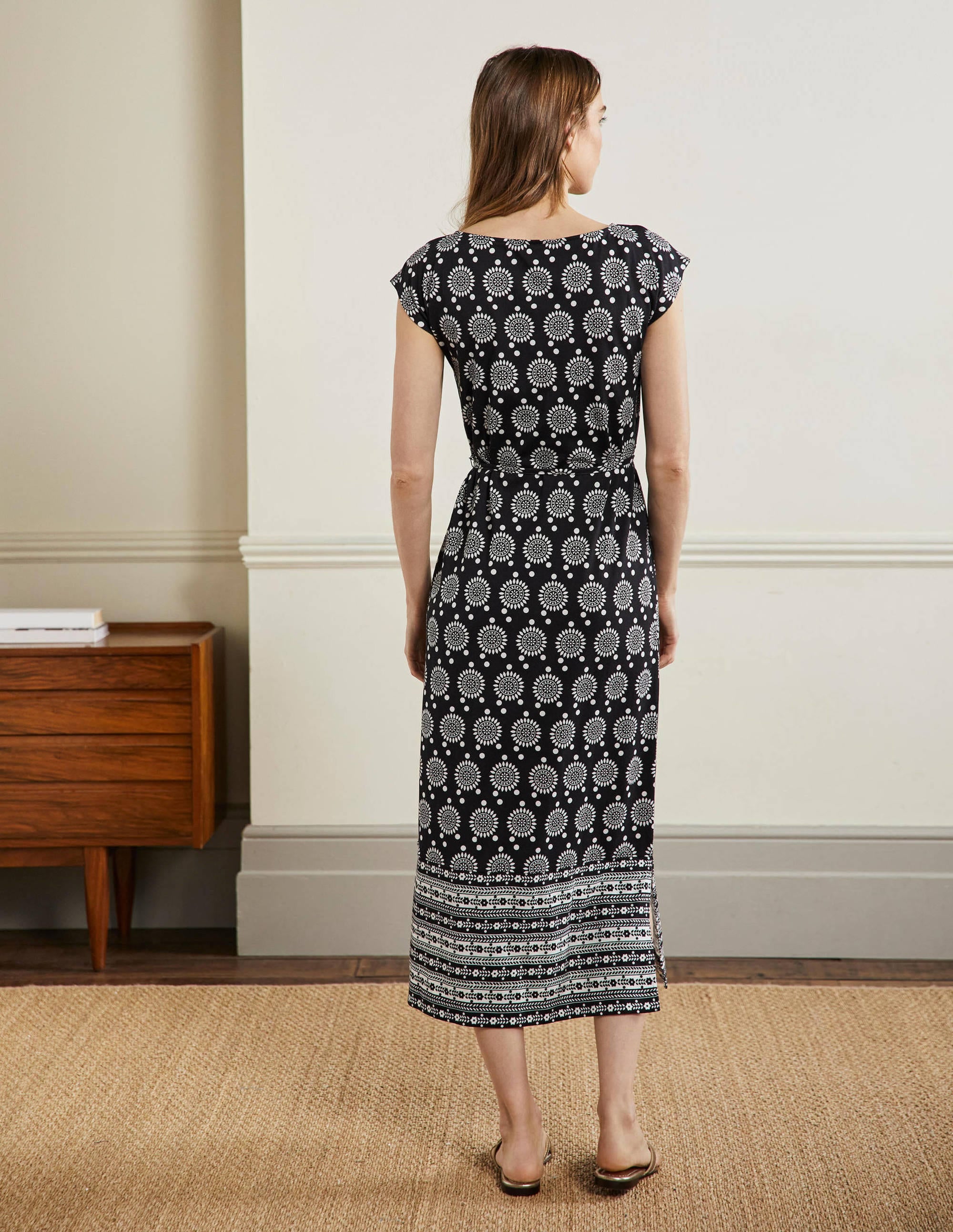Jersey-Midikleid mit Gürtel-Schwarz, Geometrisches Sonnenmuster - Image 3