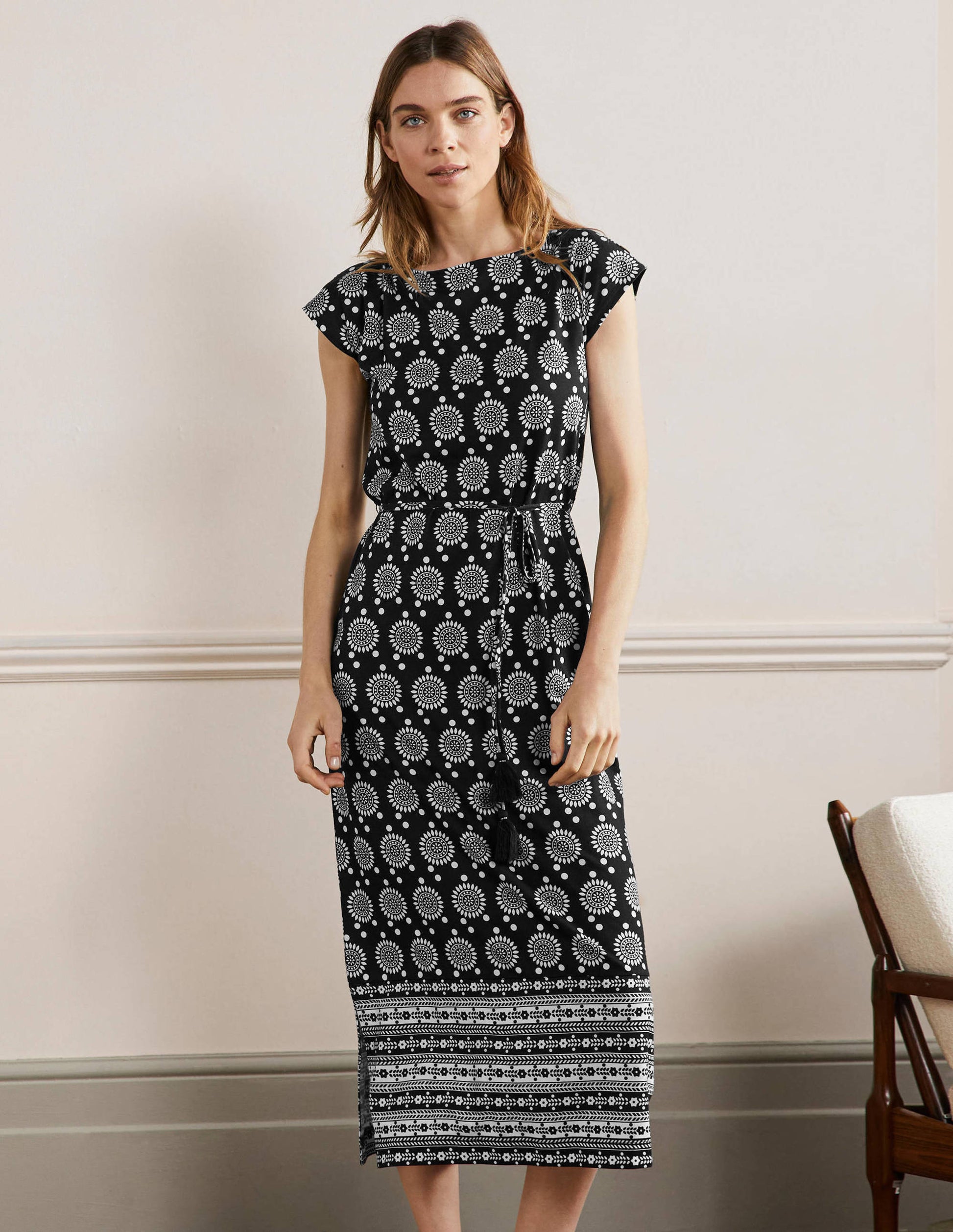 Jersey-Midikleid mit Gürtel-Schwarz, Geometrisches Sonnenmuster-4