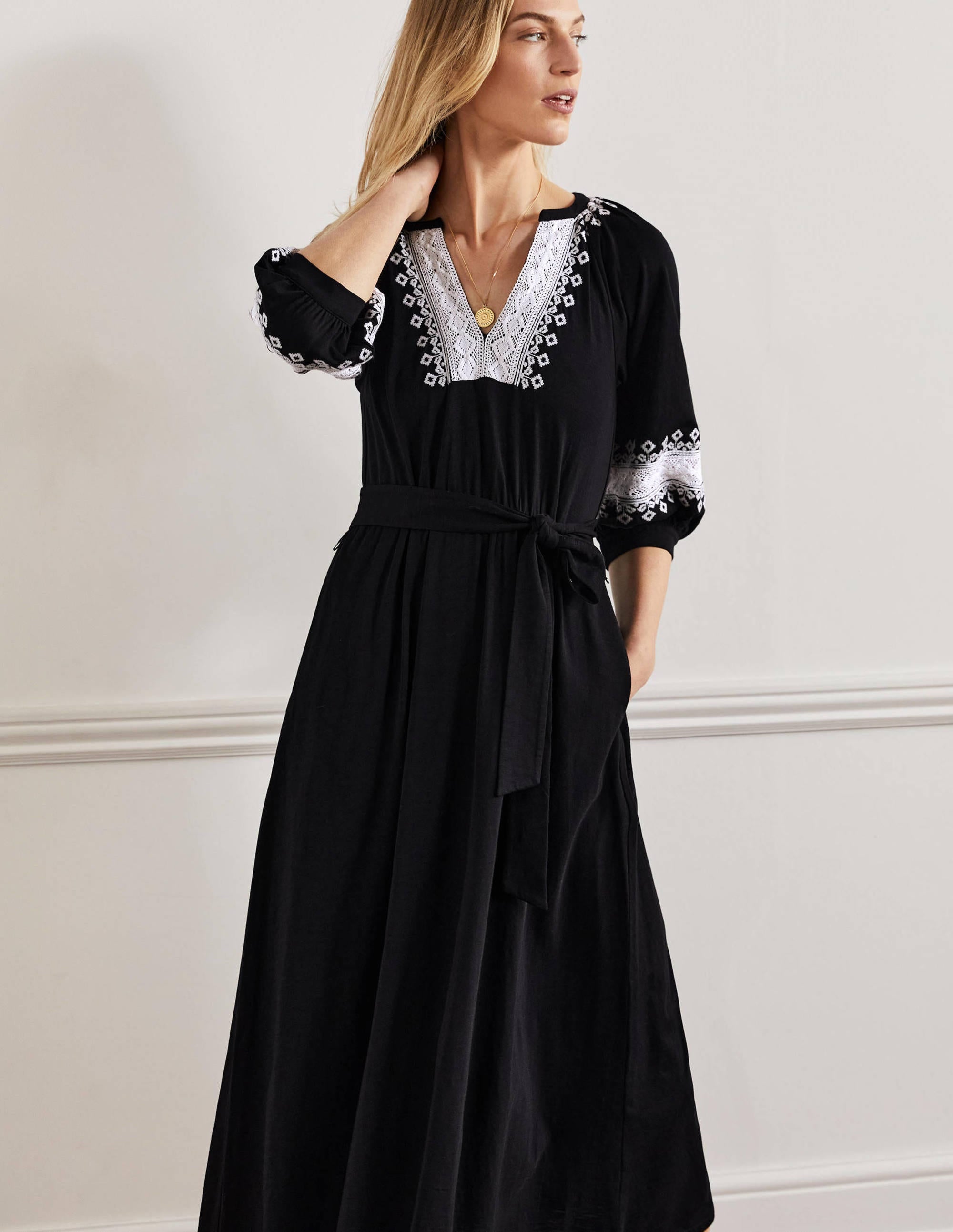 Jersey-Midikleid mit Häkelborte-Schwarz - Image 4
