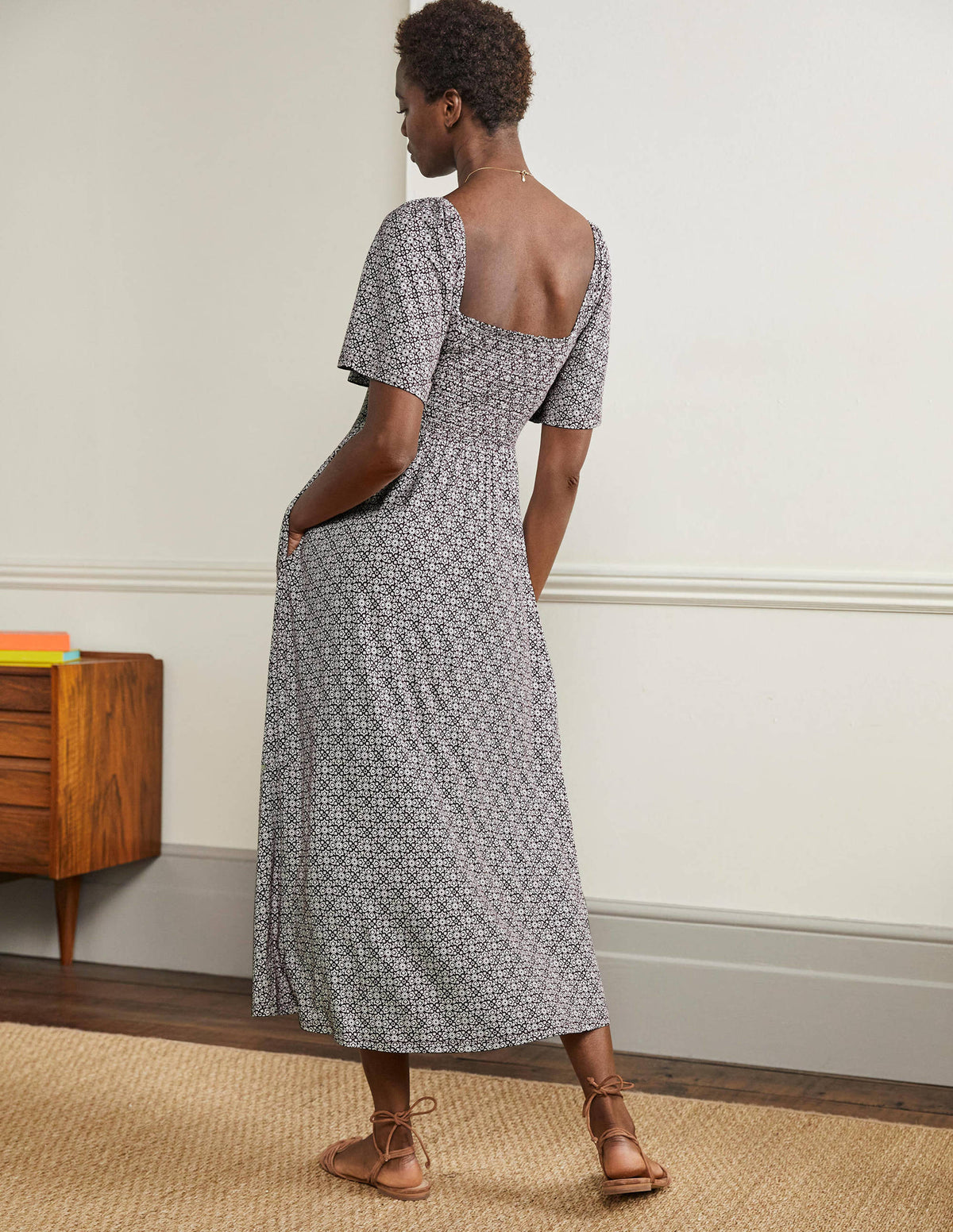 Jersey-Maxikleid mit Smokdetail-Beere, Blumenfliesen - Image 3