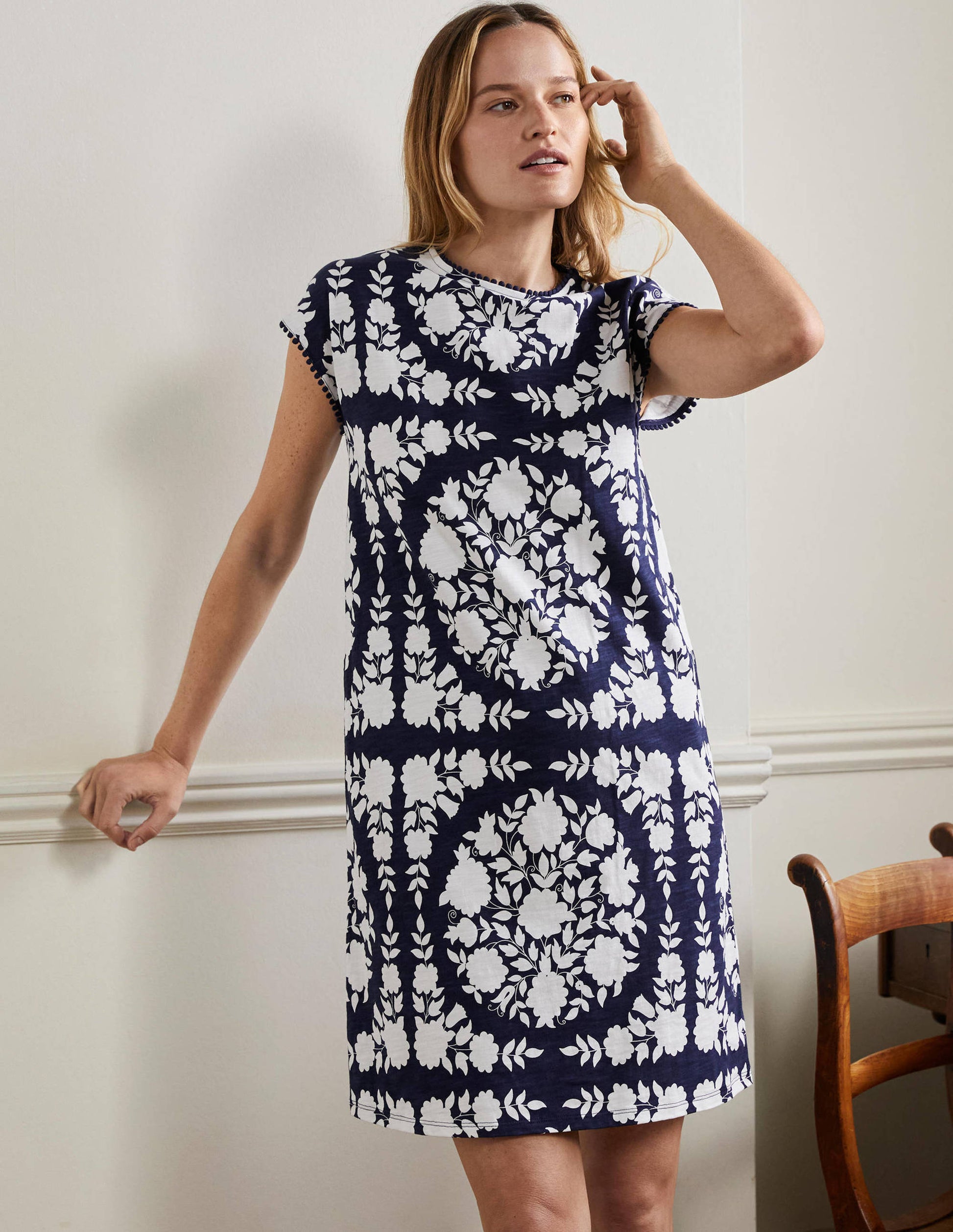 Robe T-shirt ornementée-Bleu marine, motif Wildflower Prairie-4