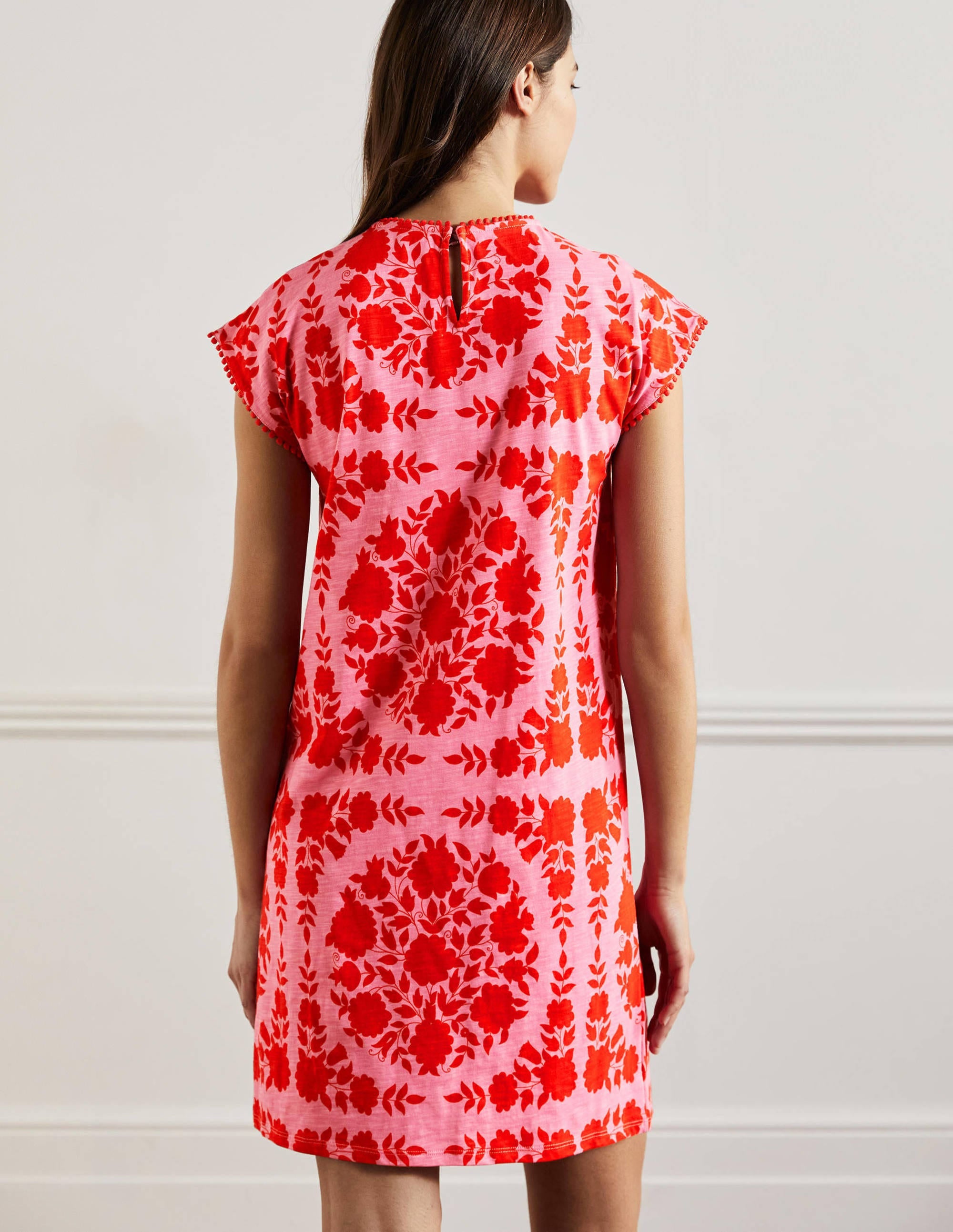 T-Shirt-Kleid mit Borte-Blümchenrosa, Wildblumenmuster - Image 3