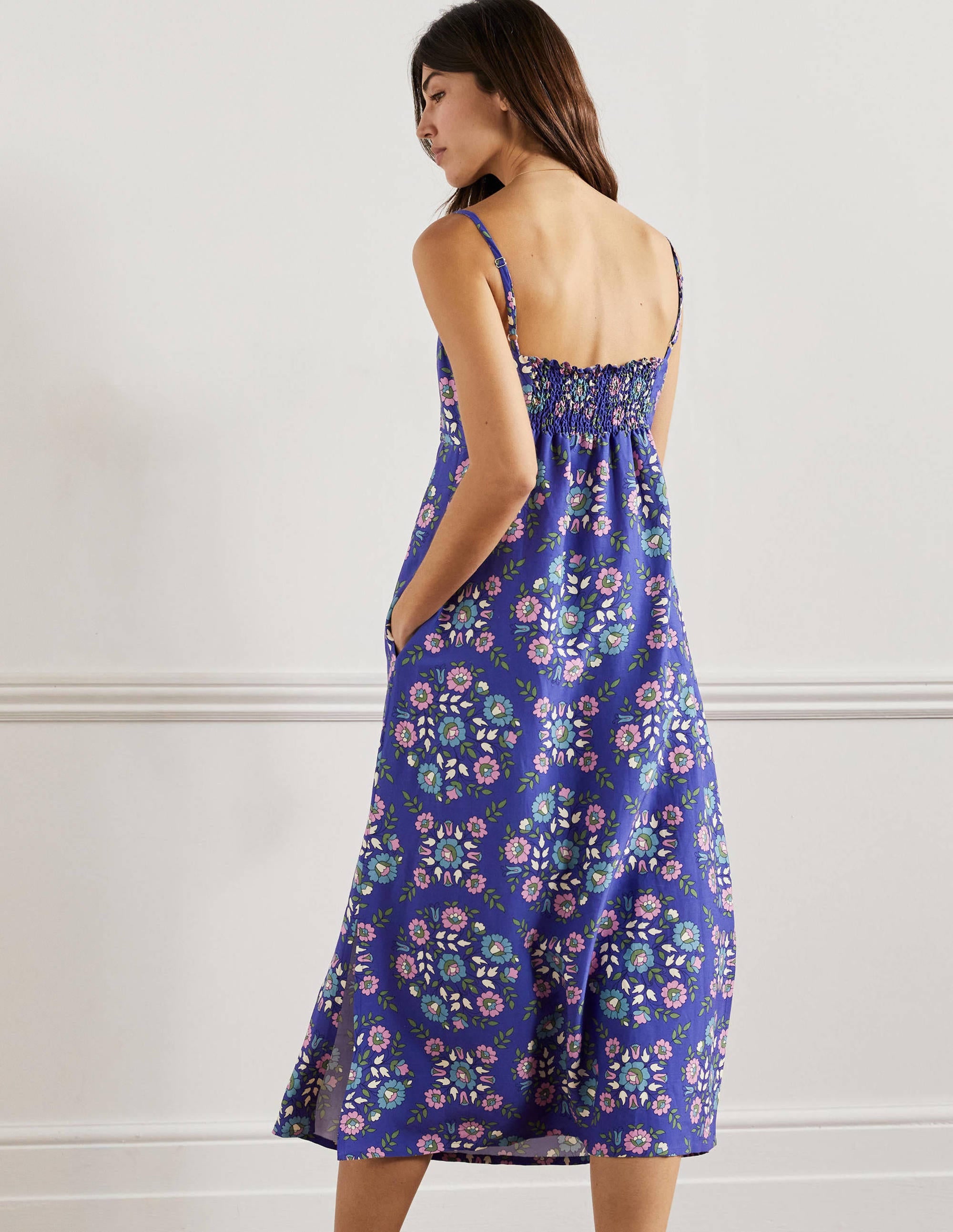 Midikleid mit Trägern-Glockenblumenblau, Wildblumenmuster - Image 3