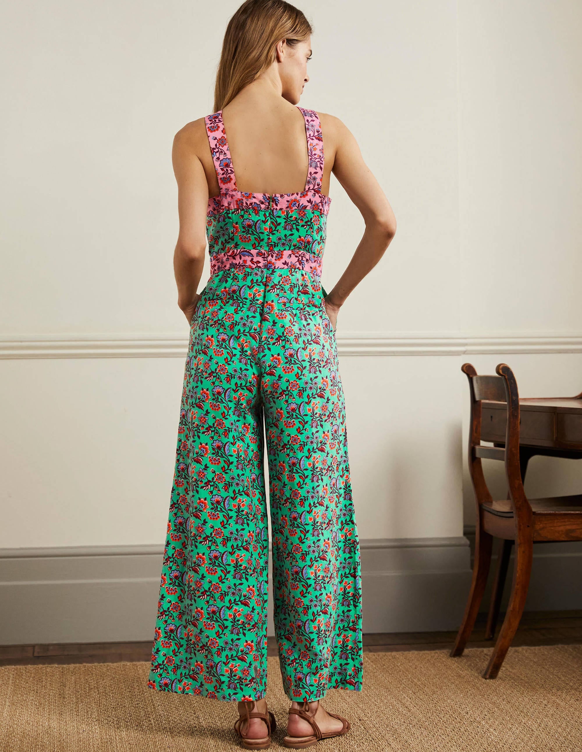 Leinen-Jumpsuit mit gekreuzten Trägern-Grüne Lagune, Orientalische Wiese - Image 3