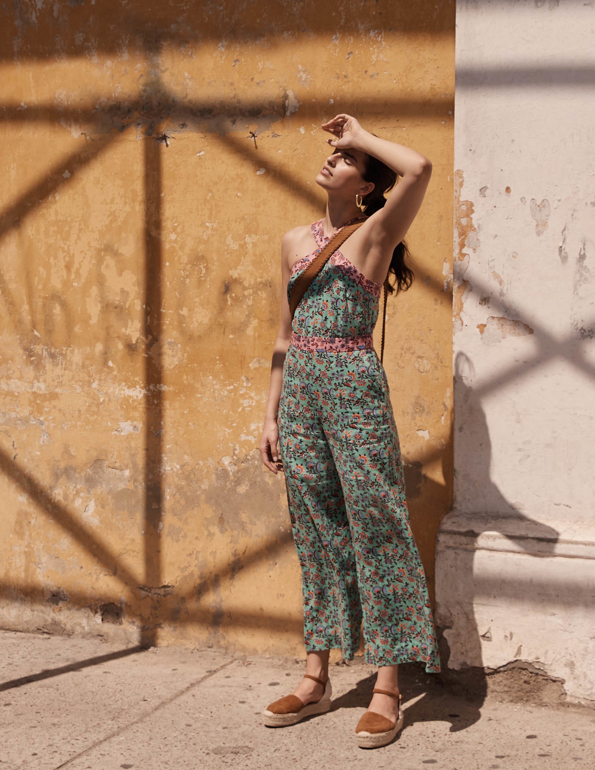 Leinen-Jumpsuit mit gekreuzten Trägern-Grüne Lagune, Orientalische Wiese - Image 5