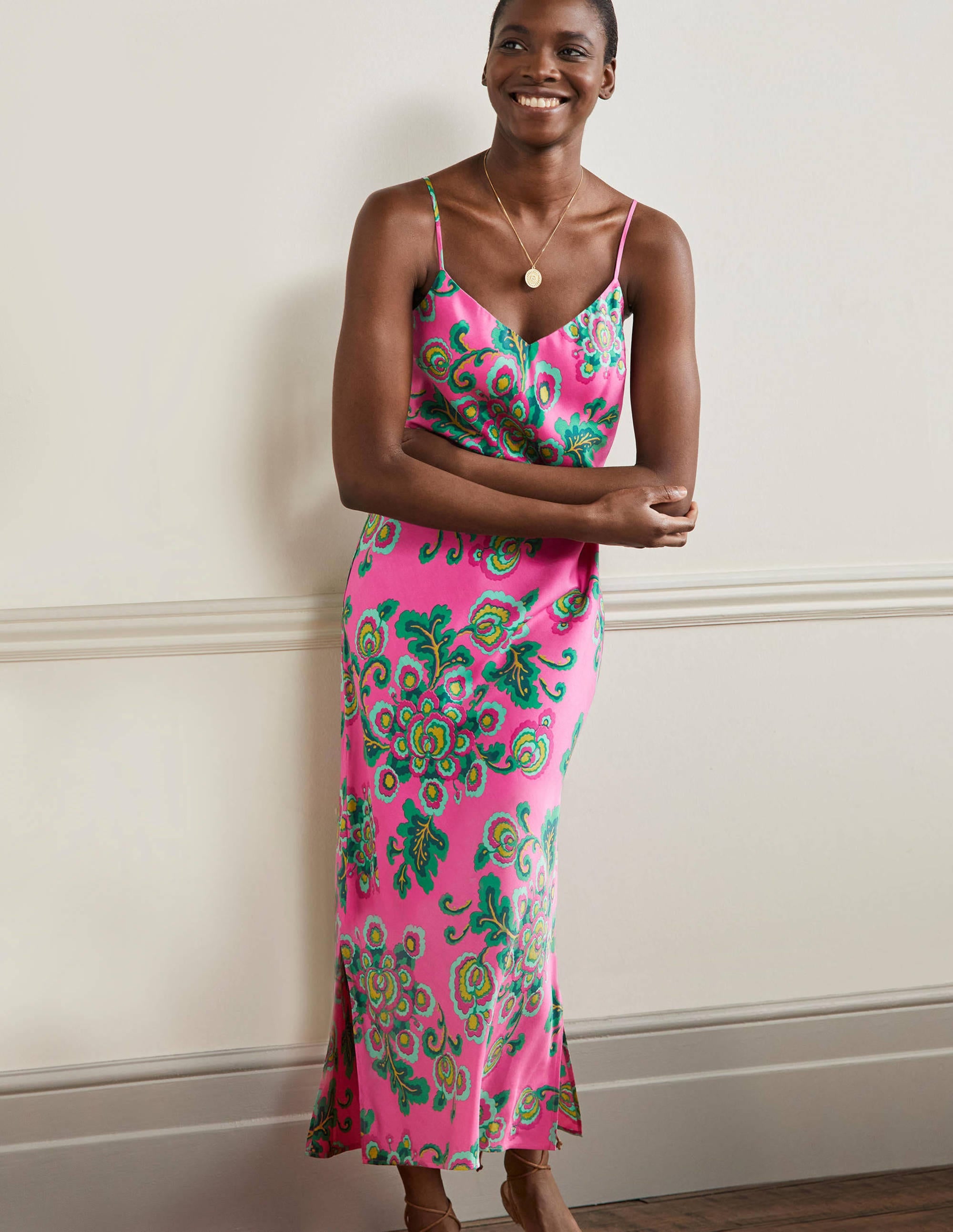 Robe midi légère Elena-Rose festif, motif Wild Blooms - Image 1