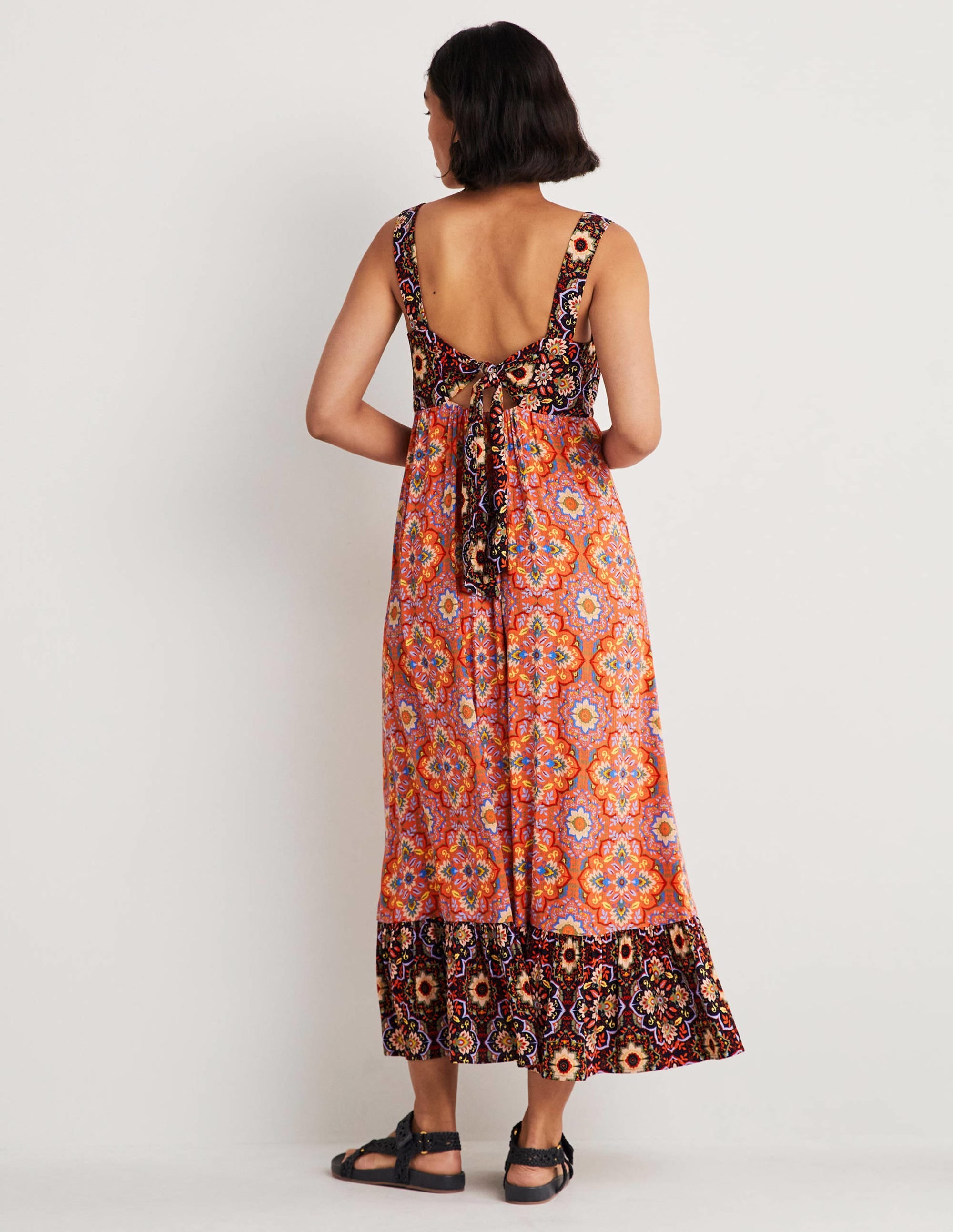 Freya Maxikleid mit Schnürung am Rücken-Kräftiges Korallenrot, Bloomsbury-Muster - Image 3