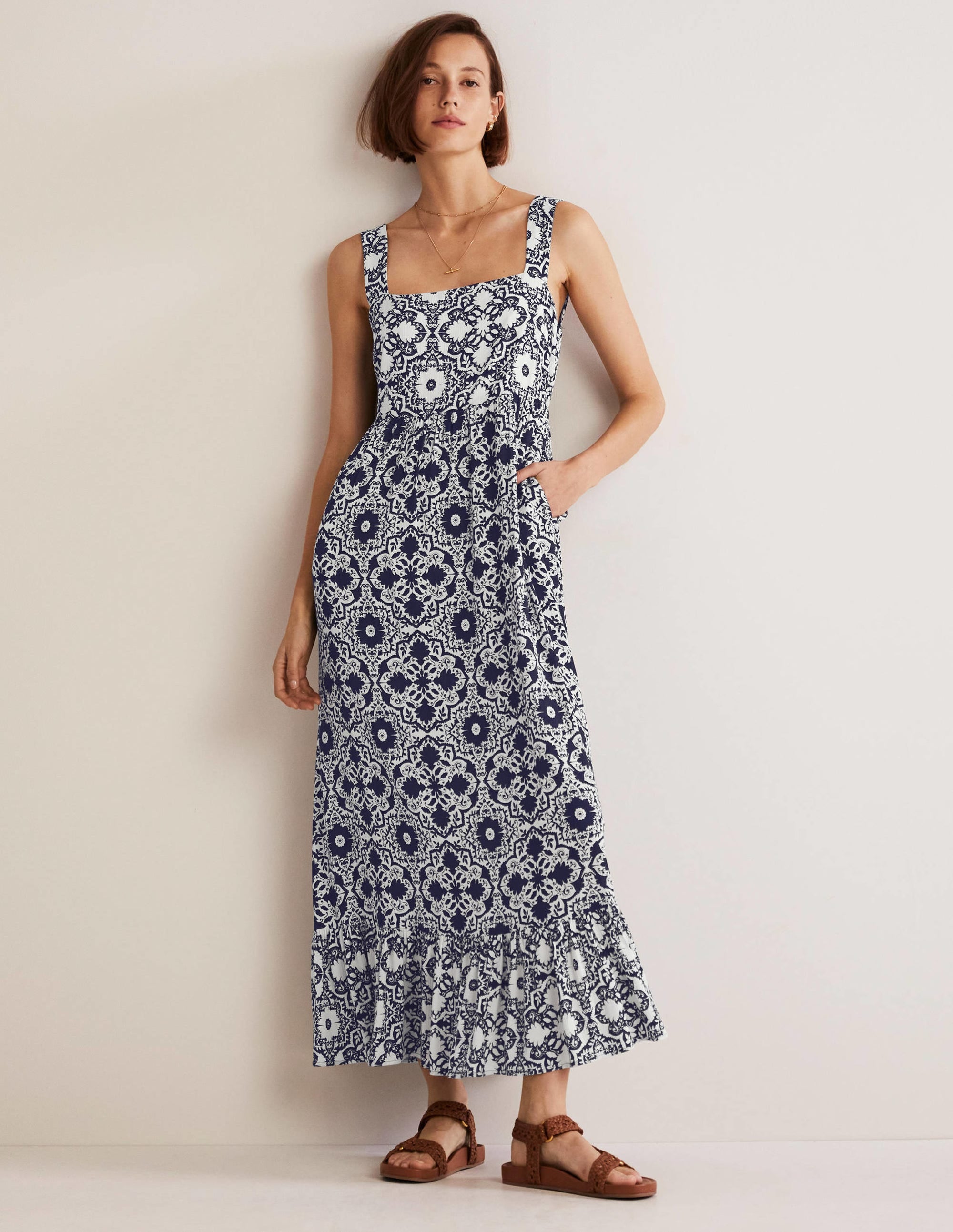 Freya Maxikleid mit Schnürung am Rücken-Navy, Bloomsbury-Muster - Image 1