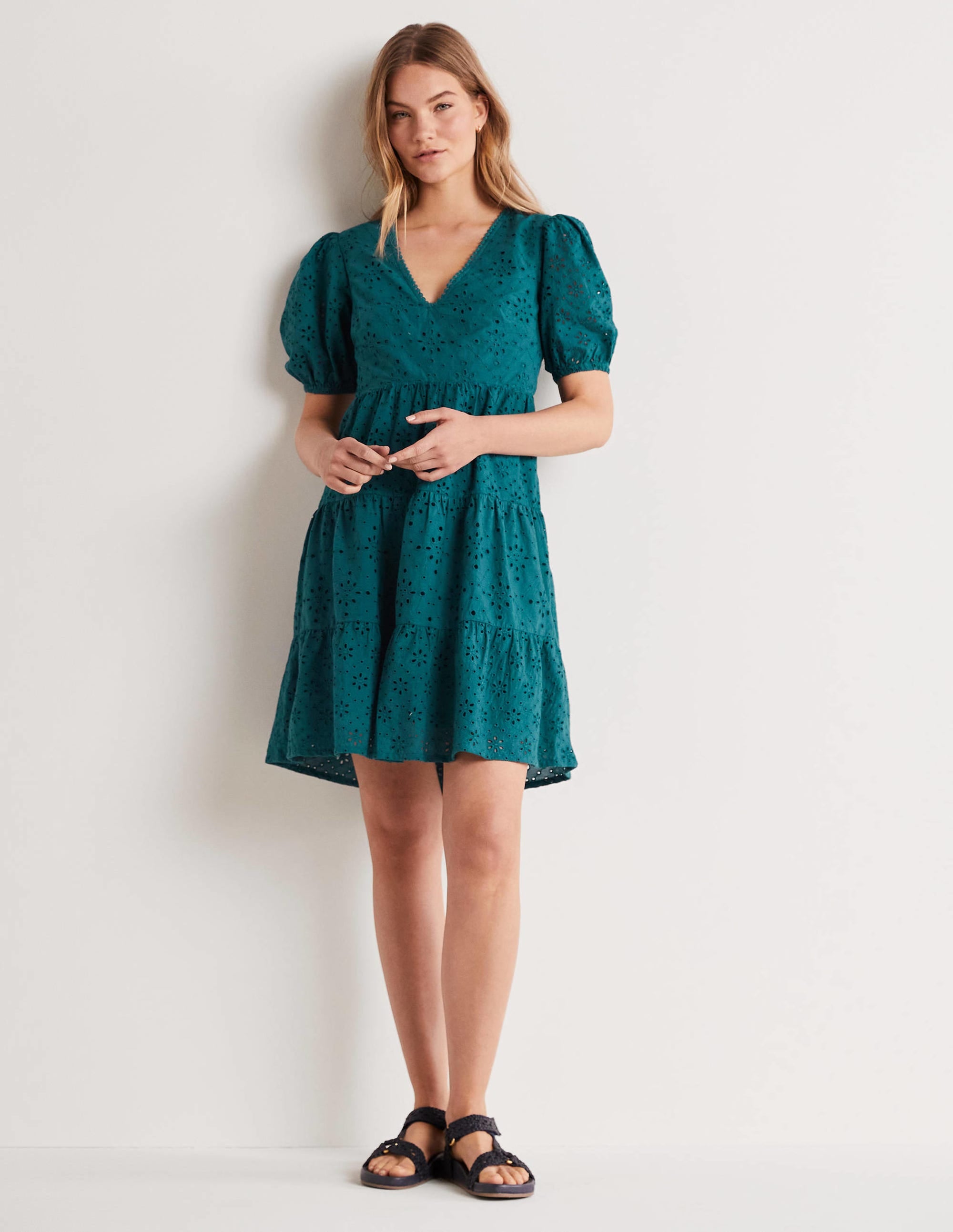 Kleid mit Lochstickerei und Rückendetail-Chesapeake Bay - Image 1