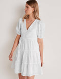 Kleid mit Lochstickerei und Rückendetail-Weiß