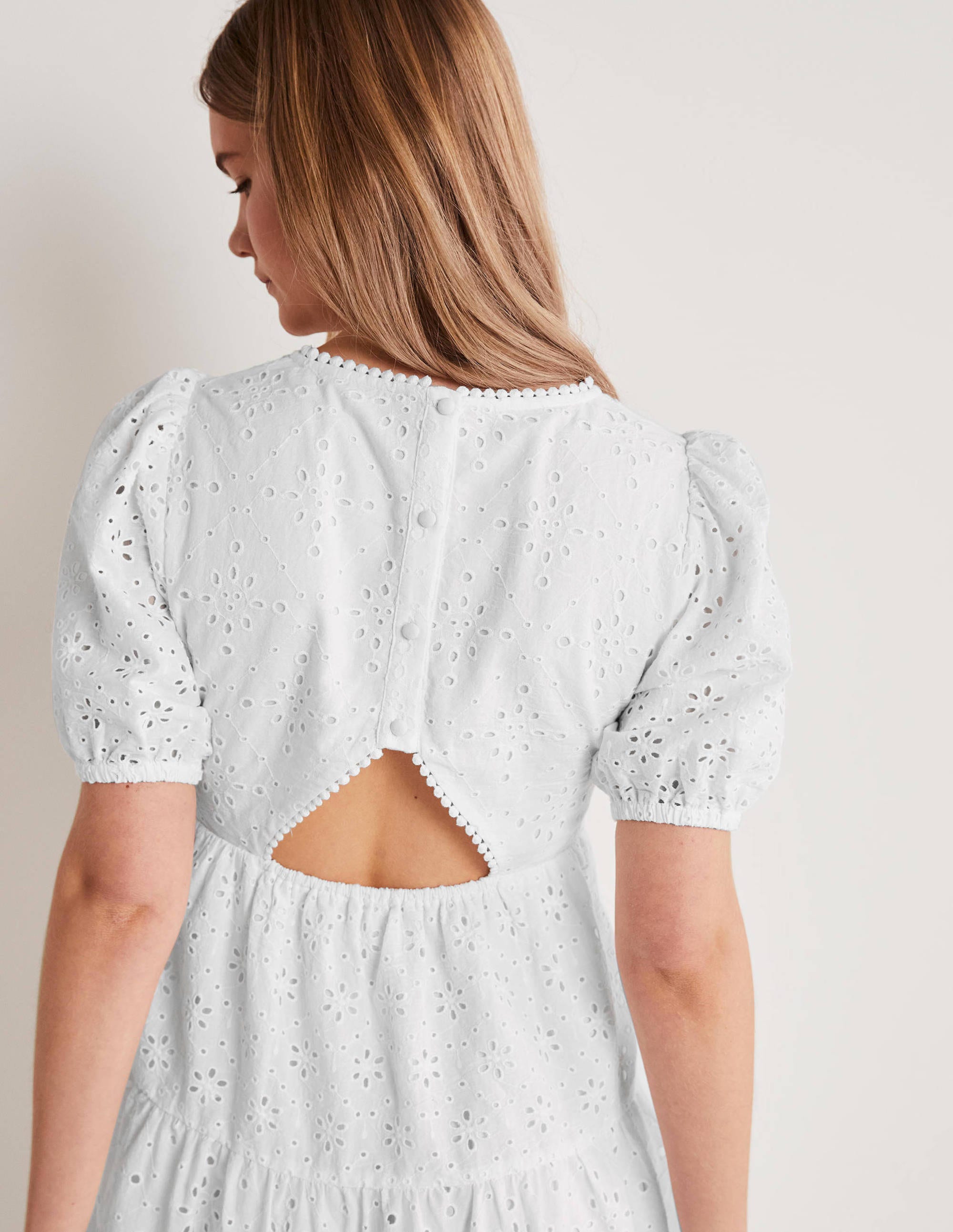Kleid mit Lochstickerei und Rückendetail-Weiß - Image 2