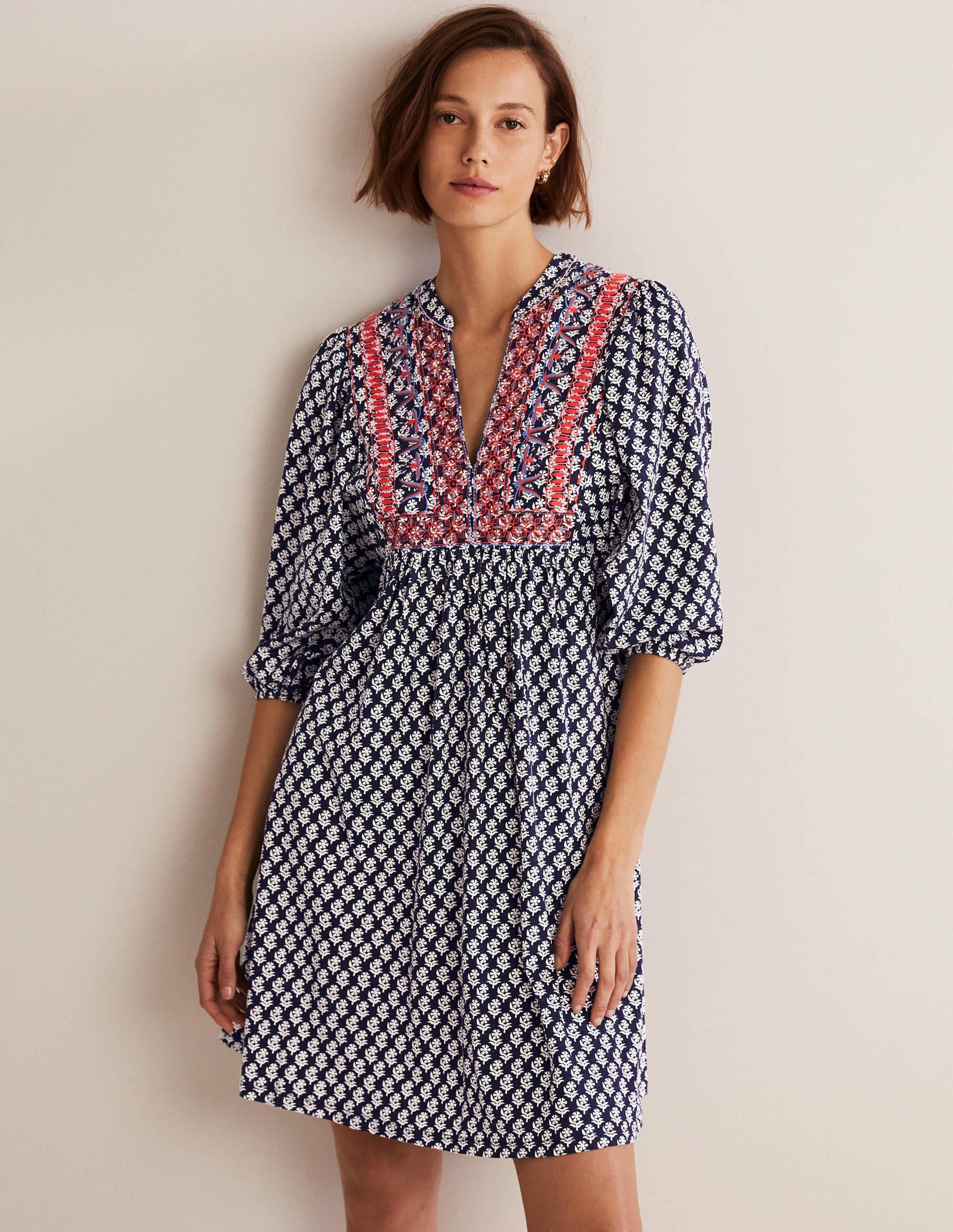 Jerseykleid mit Stickerei-Navy, Holzschnitt-Blumenmuster-1
