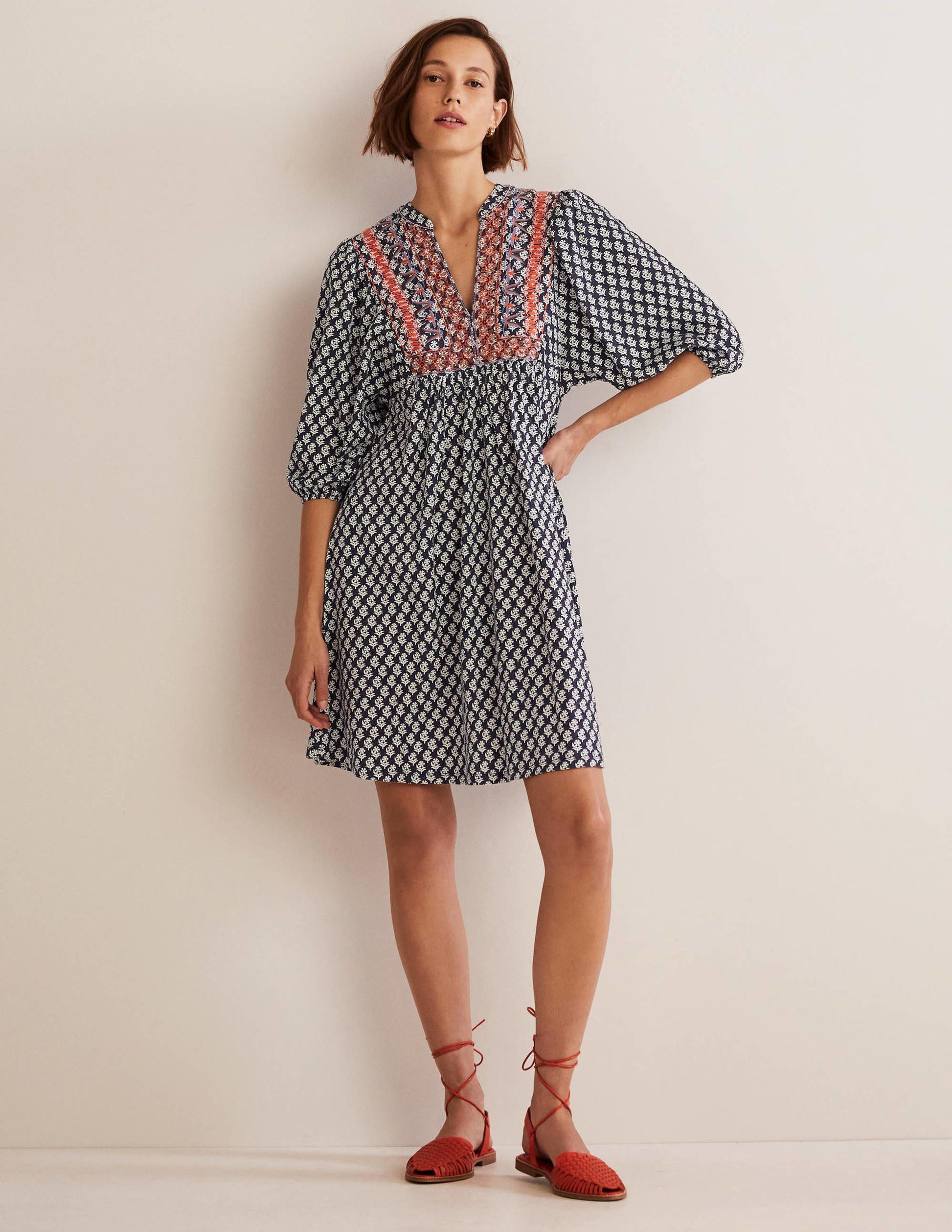 Jerseykleid mit Stickerei-Navy, Holzschnitt-Blumenmuster-4