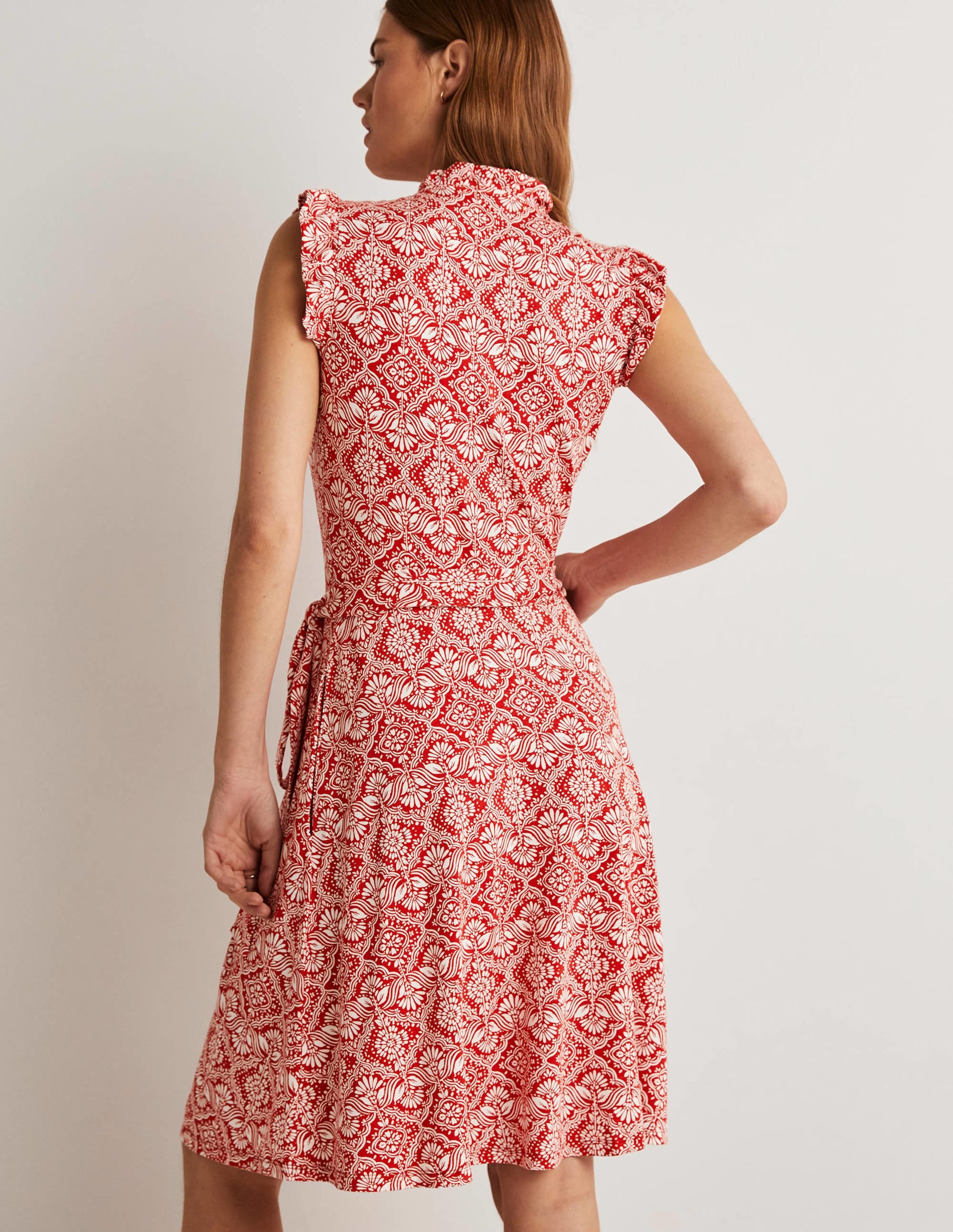 Jerseykleid mit fixierter Wickeloptik und Rüschen-Aurora-Rot, Orientalisches Diamantmuster - Image 3