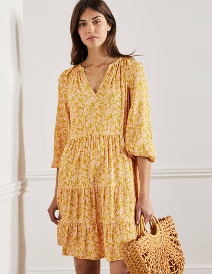 Gestuftes Kleid mit gekerbtem Ausschnitt-Buttergelb, Wildblumen