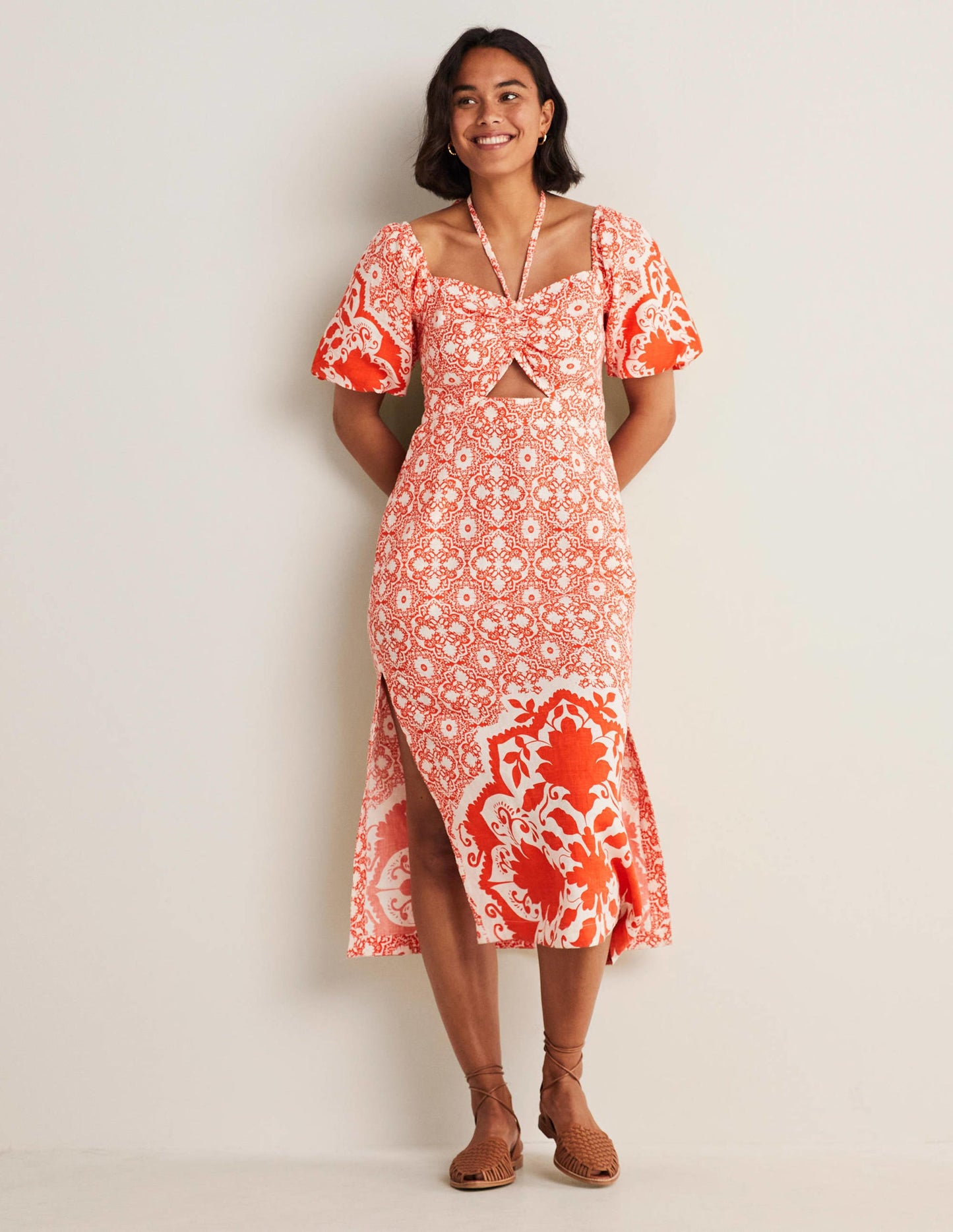 Neckholder-Säulenkleid mit Cut-outs-Feuerwerkskörperrot, Bloomsbury-Muster