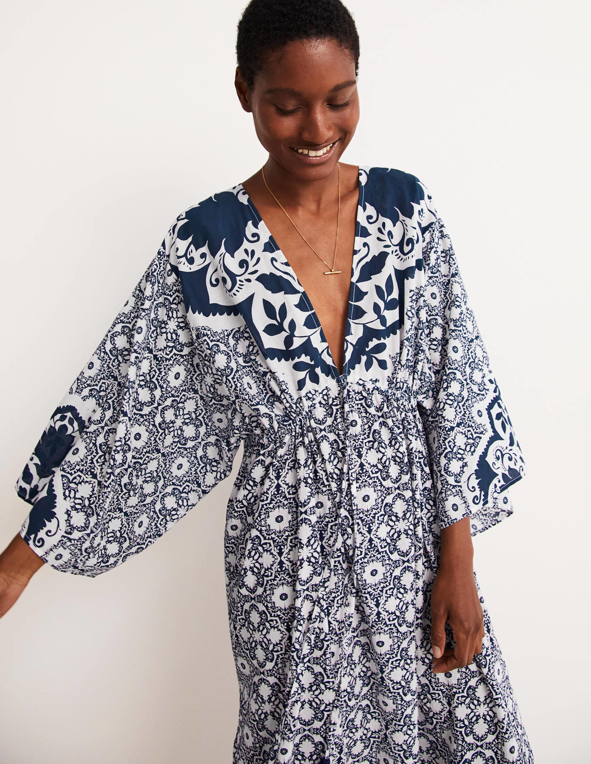 Robe-caftan longue coupe empire-Bleu marine, motif Bloomsbury - Image 10
