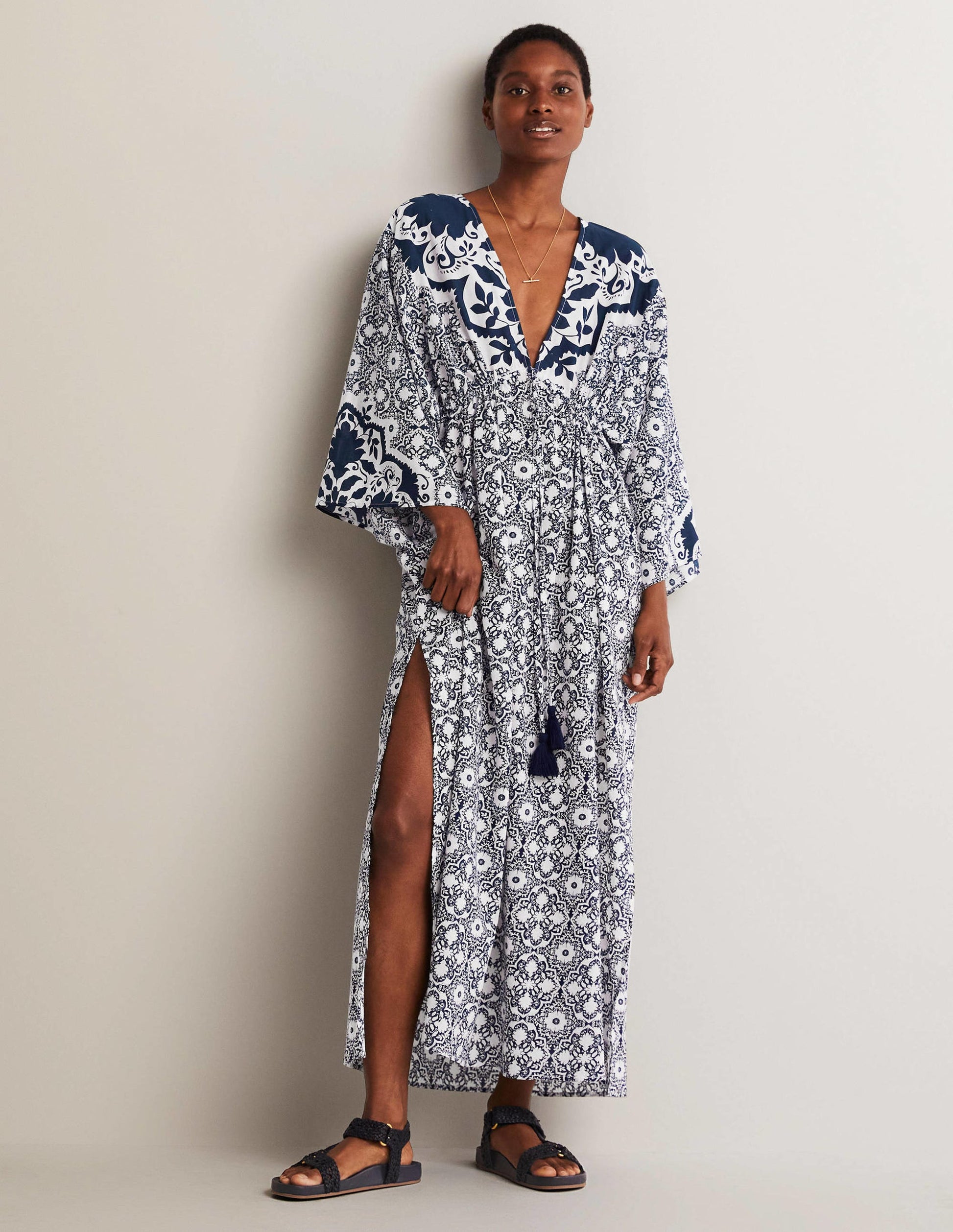 Robe-caftan longue coupe empire-Bleu marine, motif Bloomsbury-1