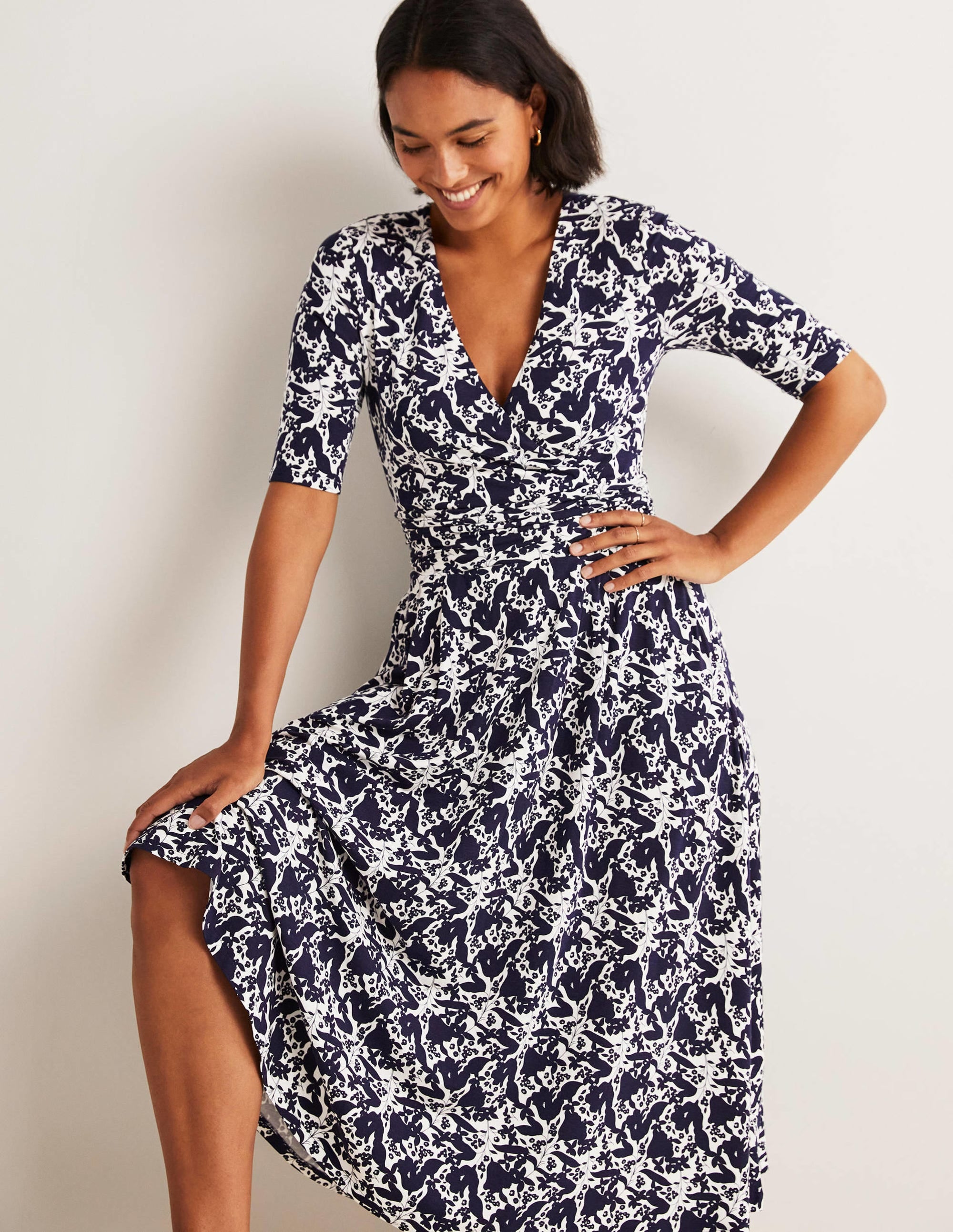 Midikleid aus Jersey mit geraffter Taille-Französisches Navy, Tulpenmuster - Image 1