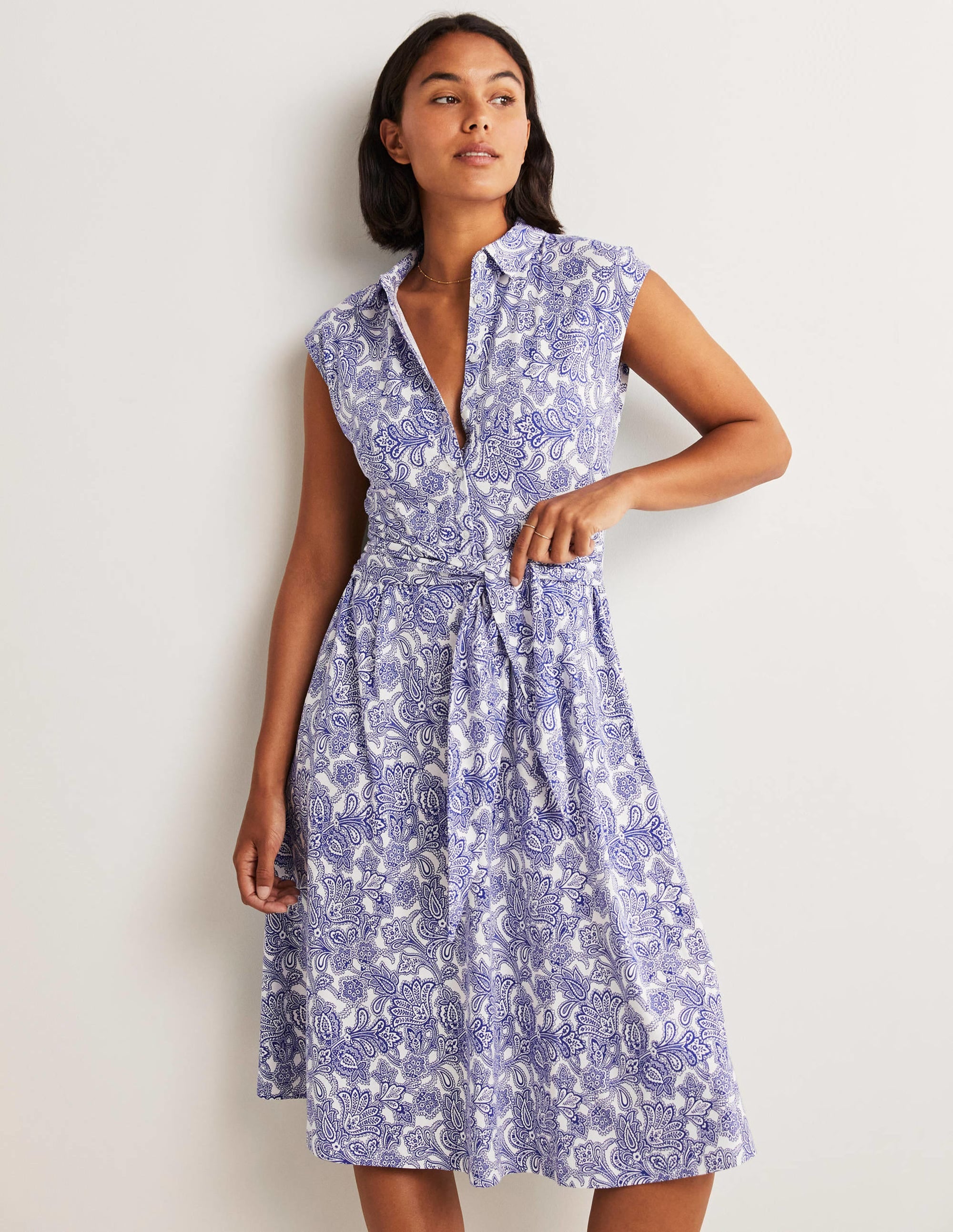 Jersey-Hemdblusenkleid mit Taillengürtel-Meeresblau, Paisley-Knospen - Image 1