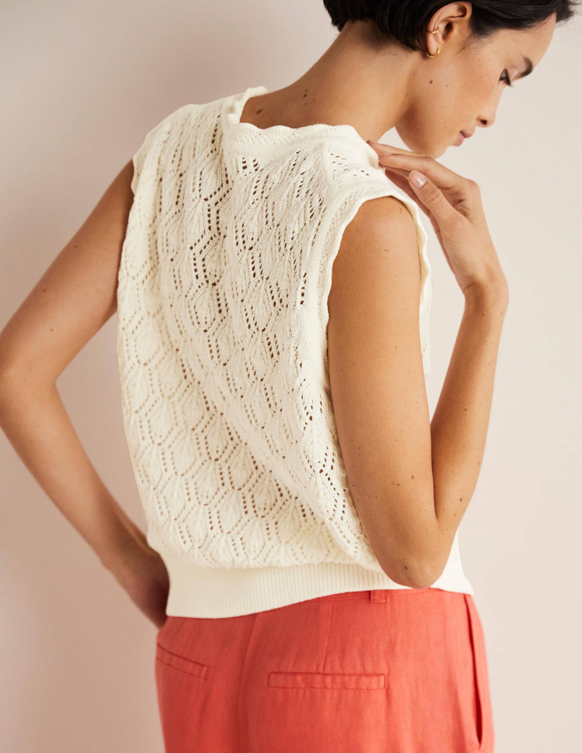 Stricktop mit Häkeldetails und Muschelsaum-Naturweiß - Image 3