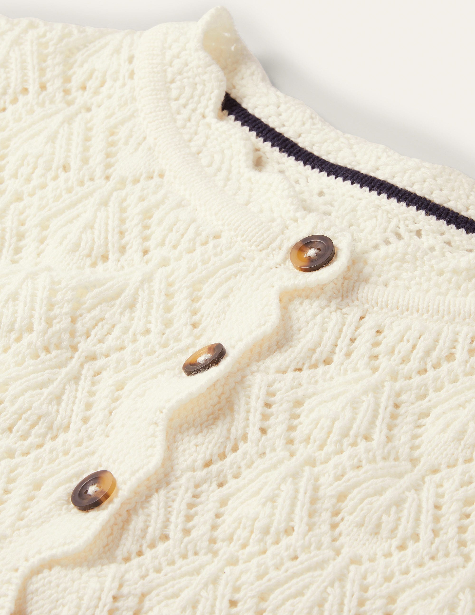 Cardigan mit Häkeldetails und Muschelsaum-Naturweiß - Image 6