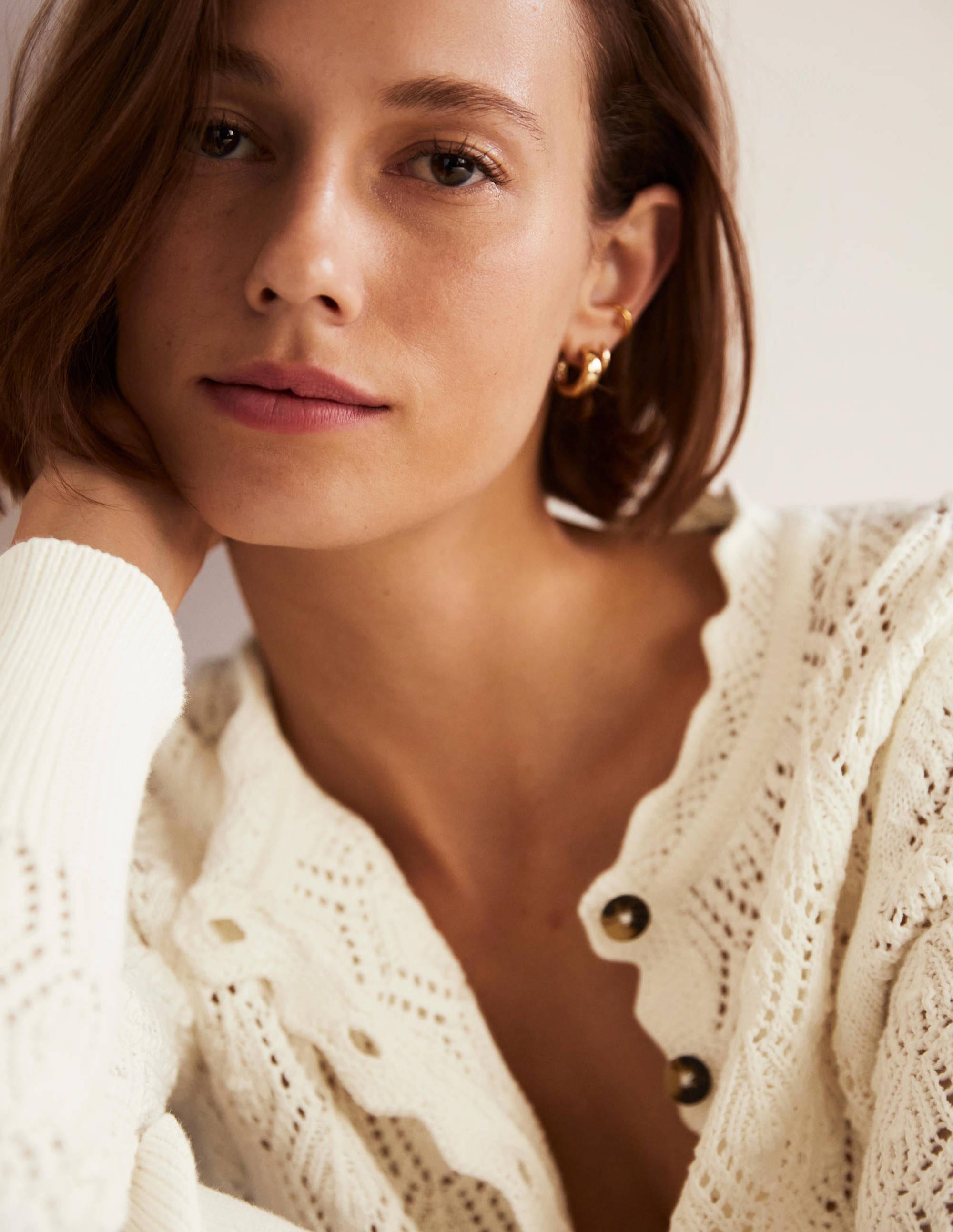 Cardigan mit Häkeldetails und Muschelsaum-Naturweiß - Image 4
