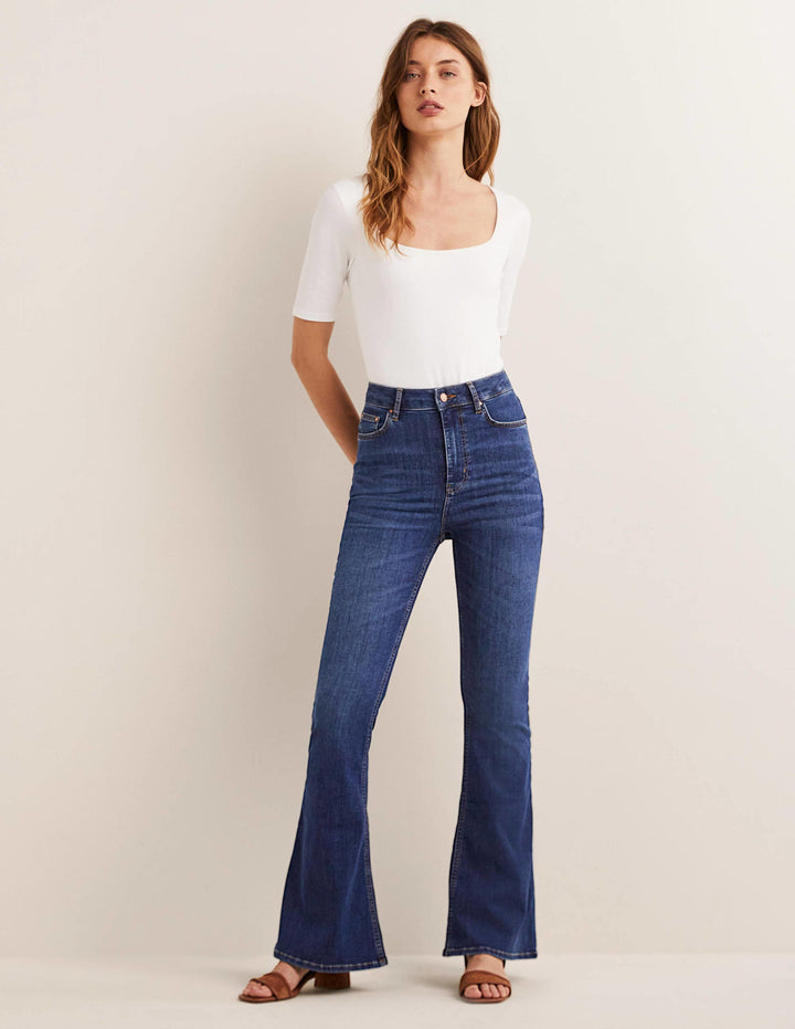 Anliegende Jeans mit Schlag und hohem Schnitt-Mittleres Vintageblau