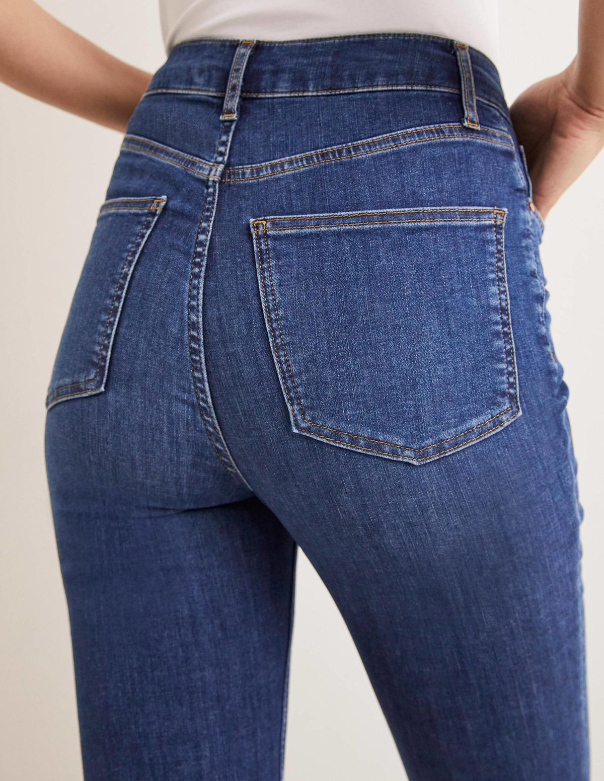 Anliegende Jeans mit Schlag und hohem Schnitt-Mittleres Vintageblau - Image 2