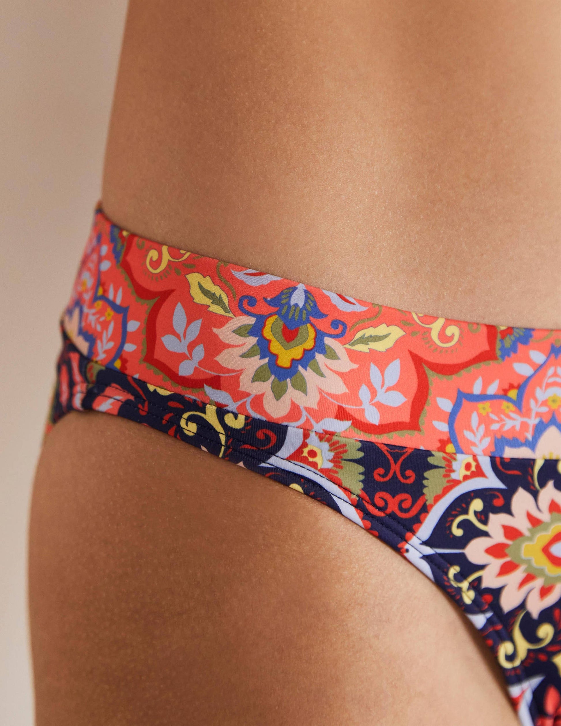 Ithaca Bikinihose mit Einsatz-Navy, Chintz-Blumen-2