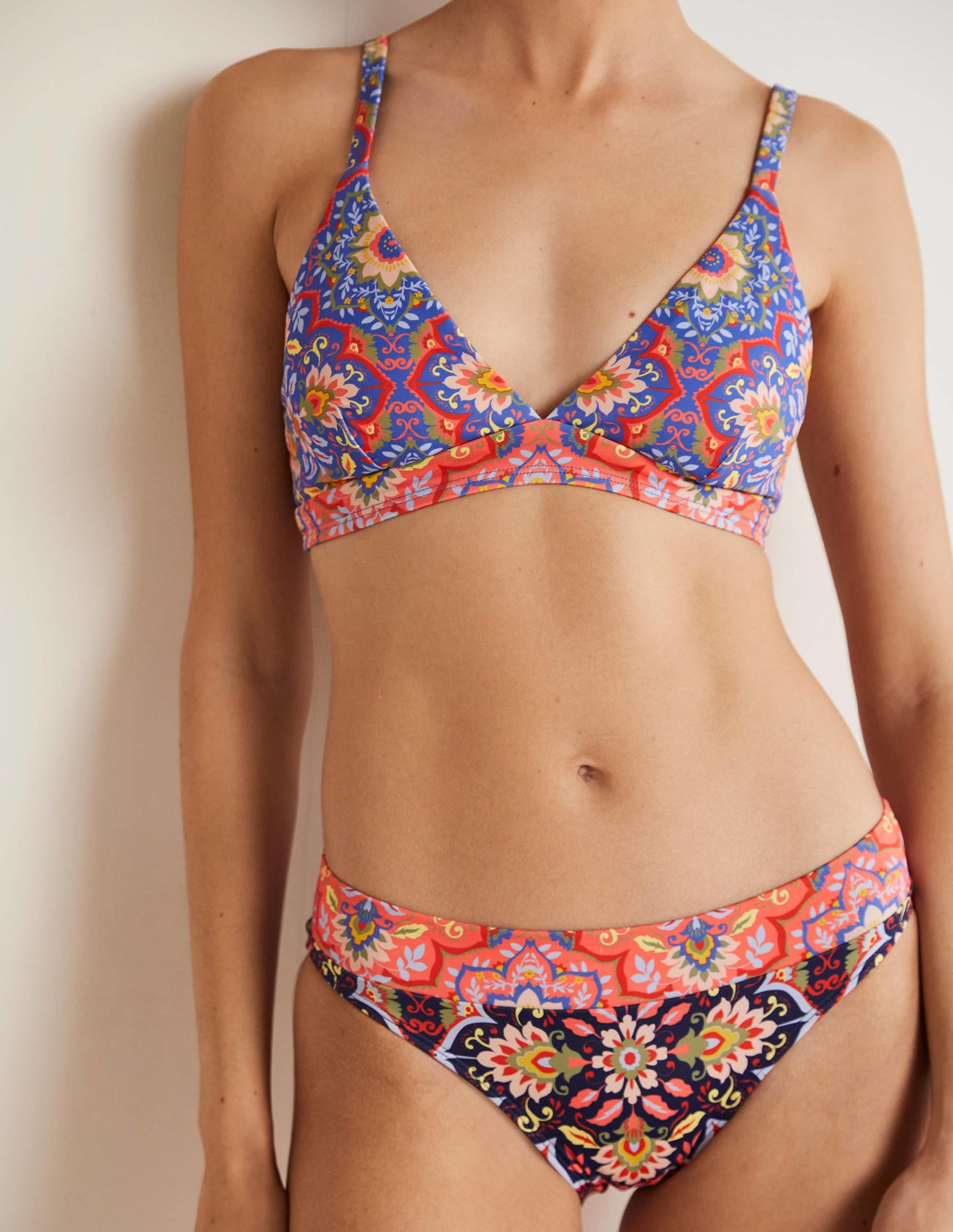 Haut de bikini col V Arezzo-Bleu marine foncé, motif Bloomsbury - Image 4