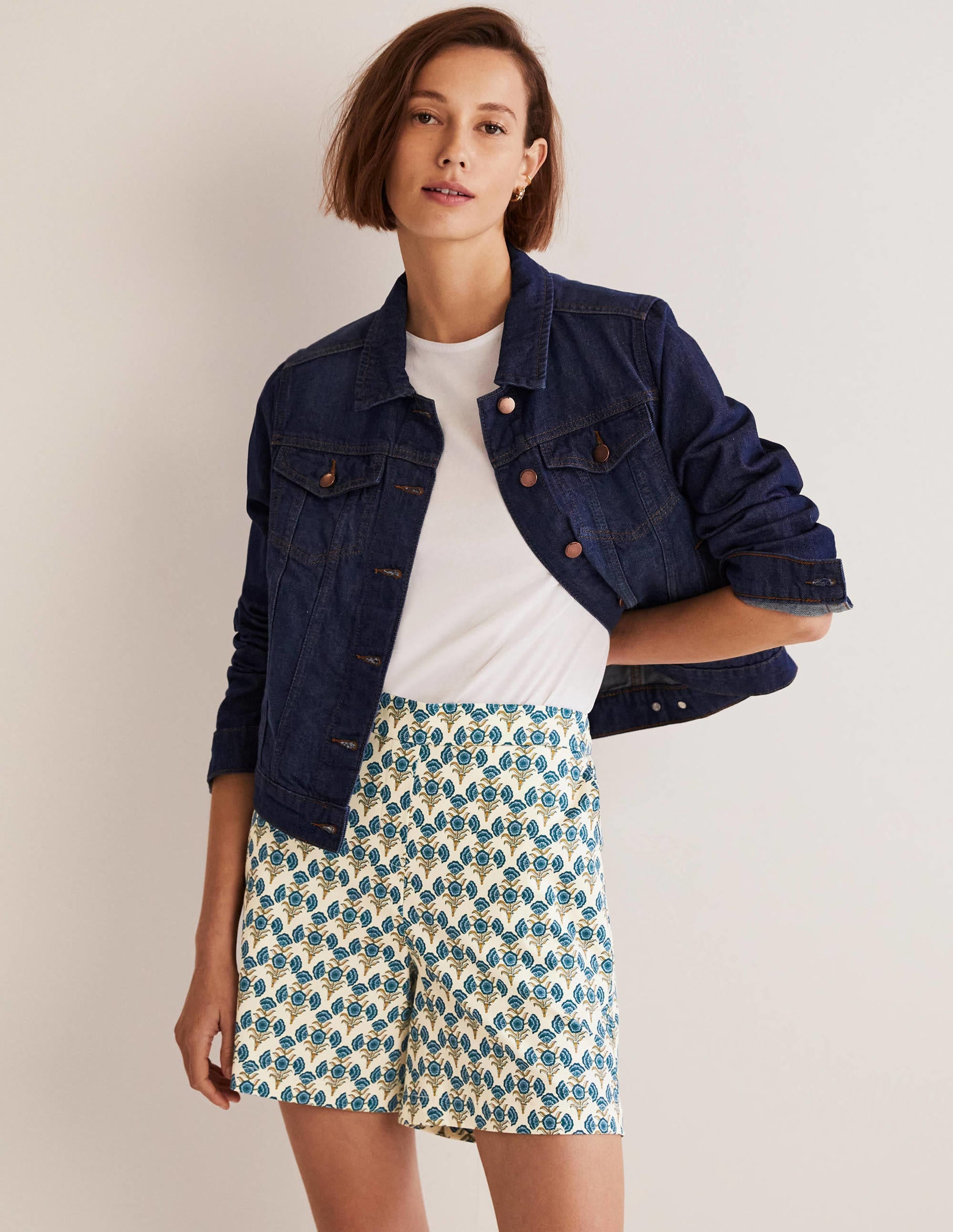 Danby Shorts zum Hineinschlüpfen-Chesapeake Bay, Geometrisches Blumenmuster - Image 1
