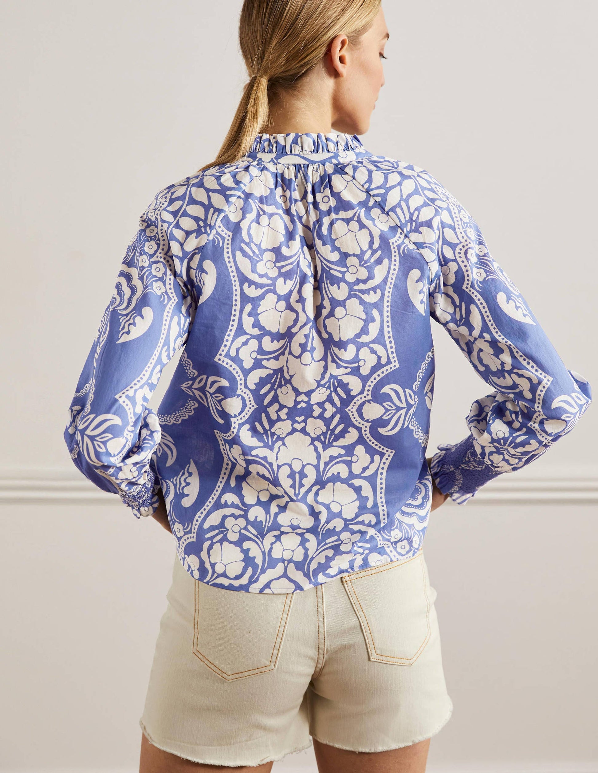 Gemustertes Oberteil mit gesmokten Bündchen-Glockenblumenblau, Blumenmuster-3