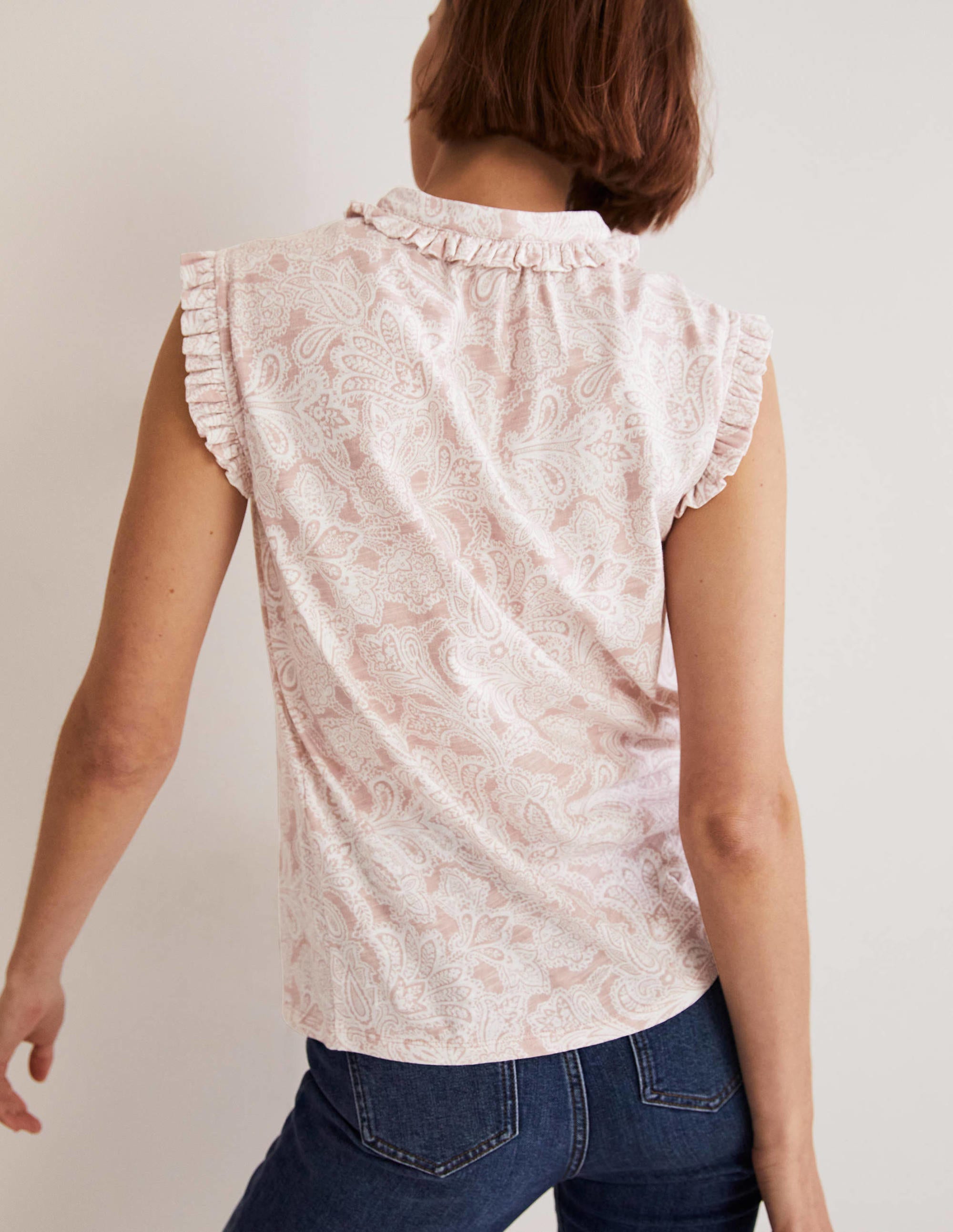 Chemise Daphne sans manches volantée-Milkshake, motif Paisley Bud - Image 3