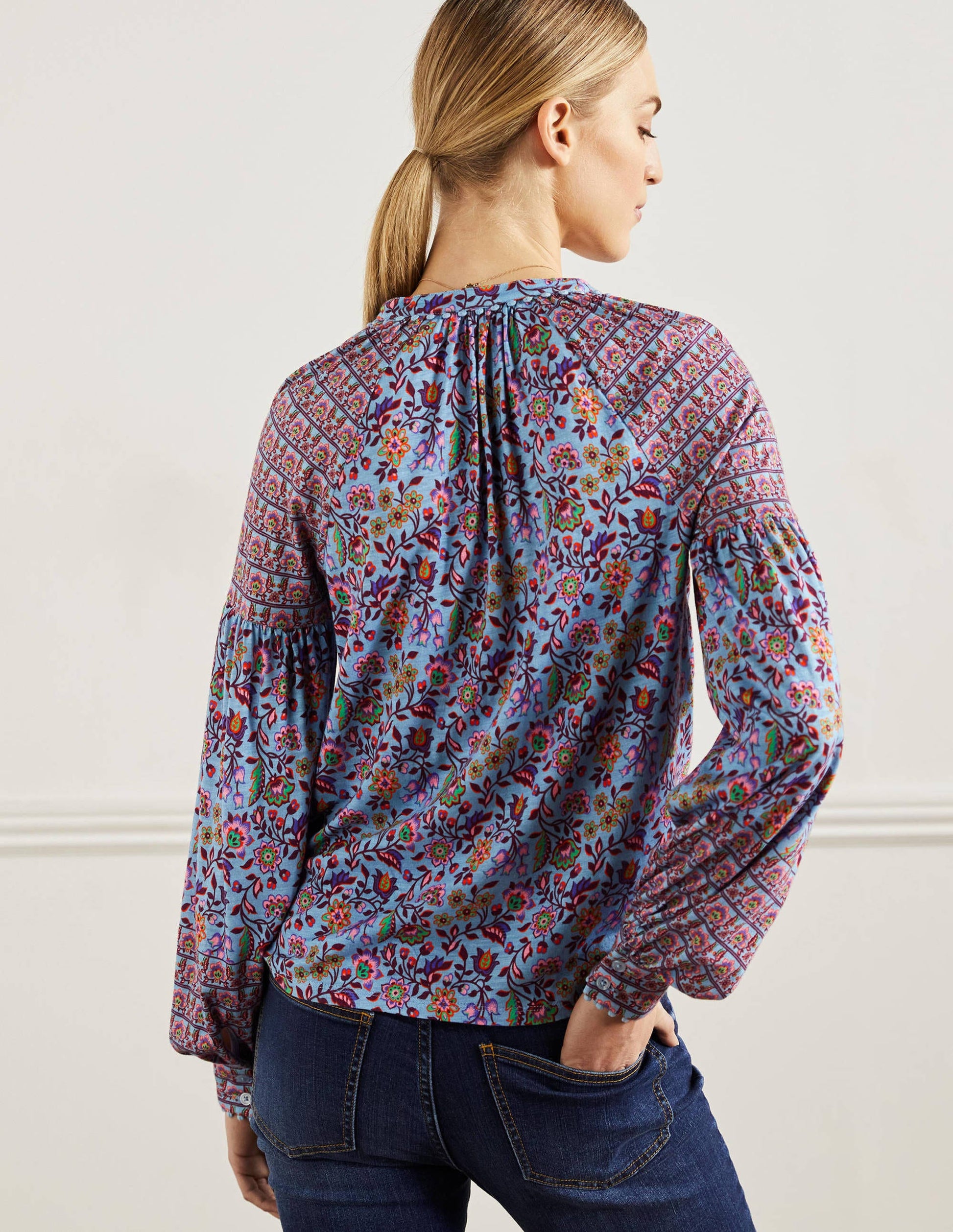 Chemise imprimée et ornementée en jersey-Bleu ancien, motif Oriental Meadow-3