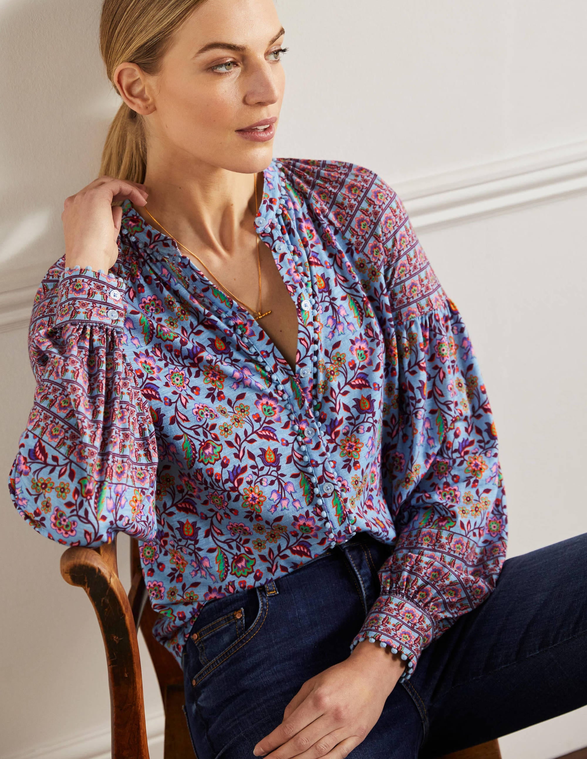 Chemise imprimée et ornementée en jersey-Bleu ancien, motif Oriental Meadow - Image 4