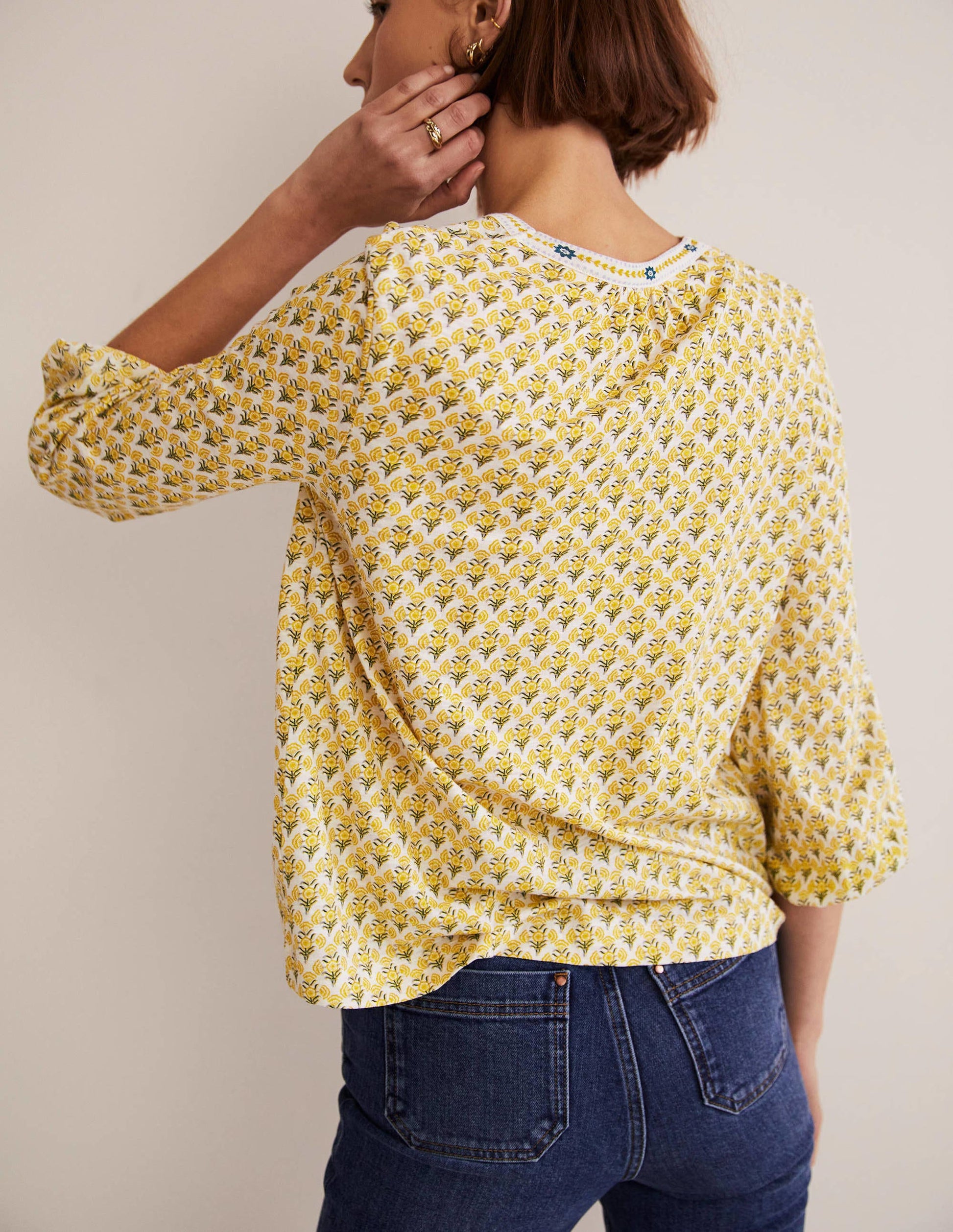Gemustertes Jerseyoberteil mit gekerbtem Ausschnitt-Olivenölgelb, Geometrisches Blumenmuster-3