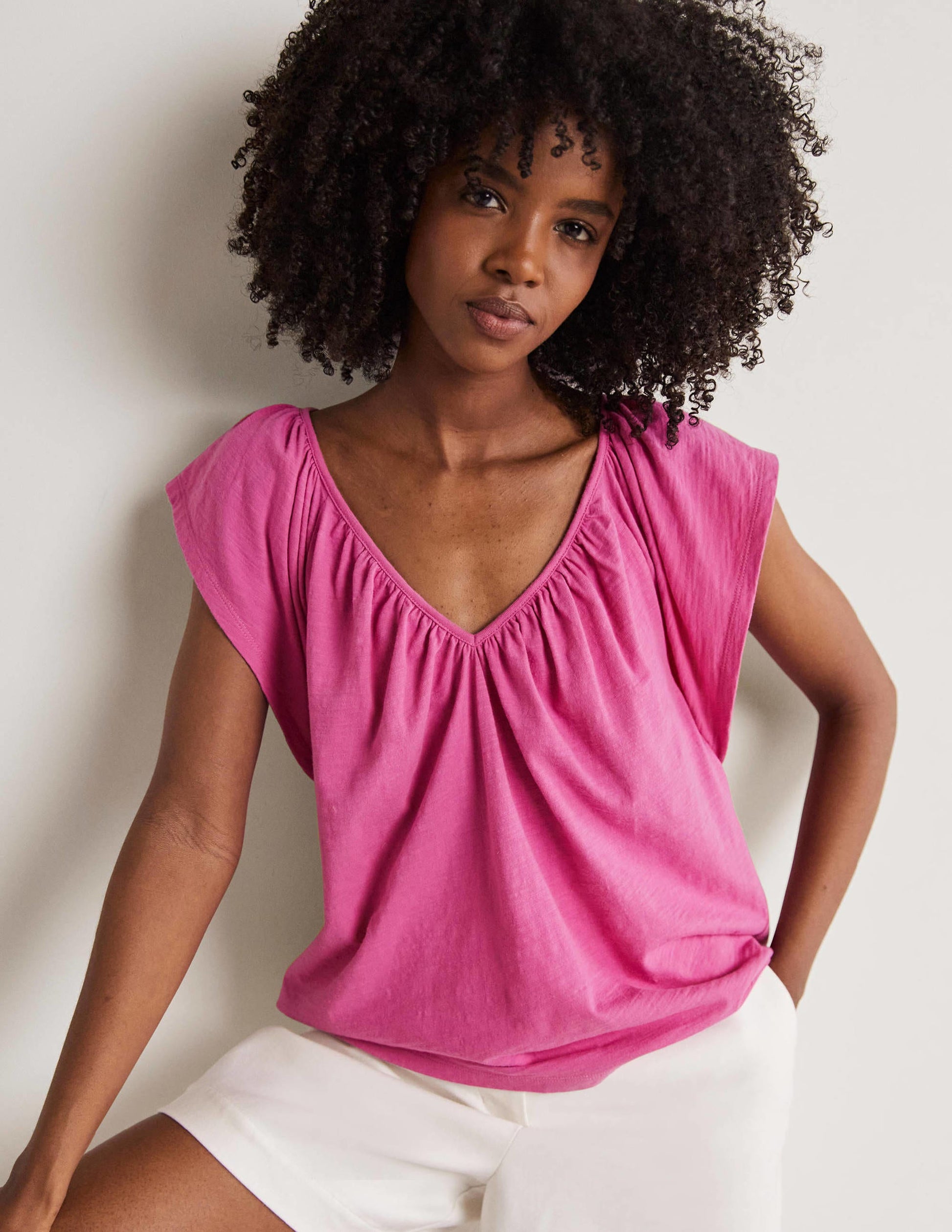 T-shirt col V à manches volantées-Rose cosmos-1