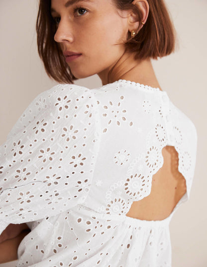 Broderie Cut-Out Detail Top-White