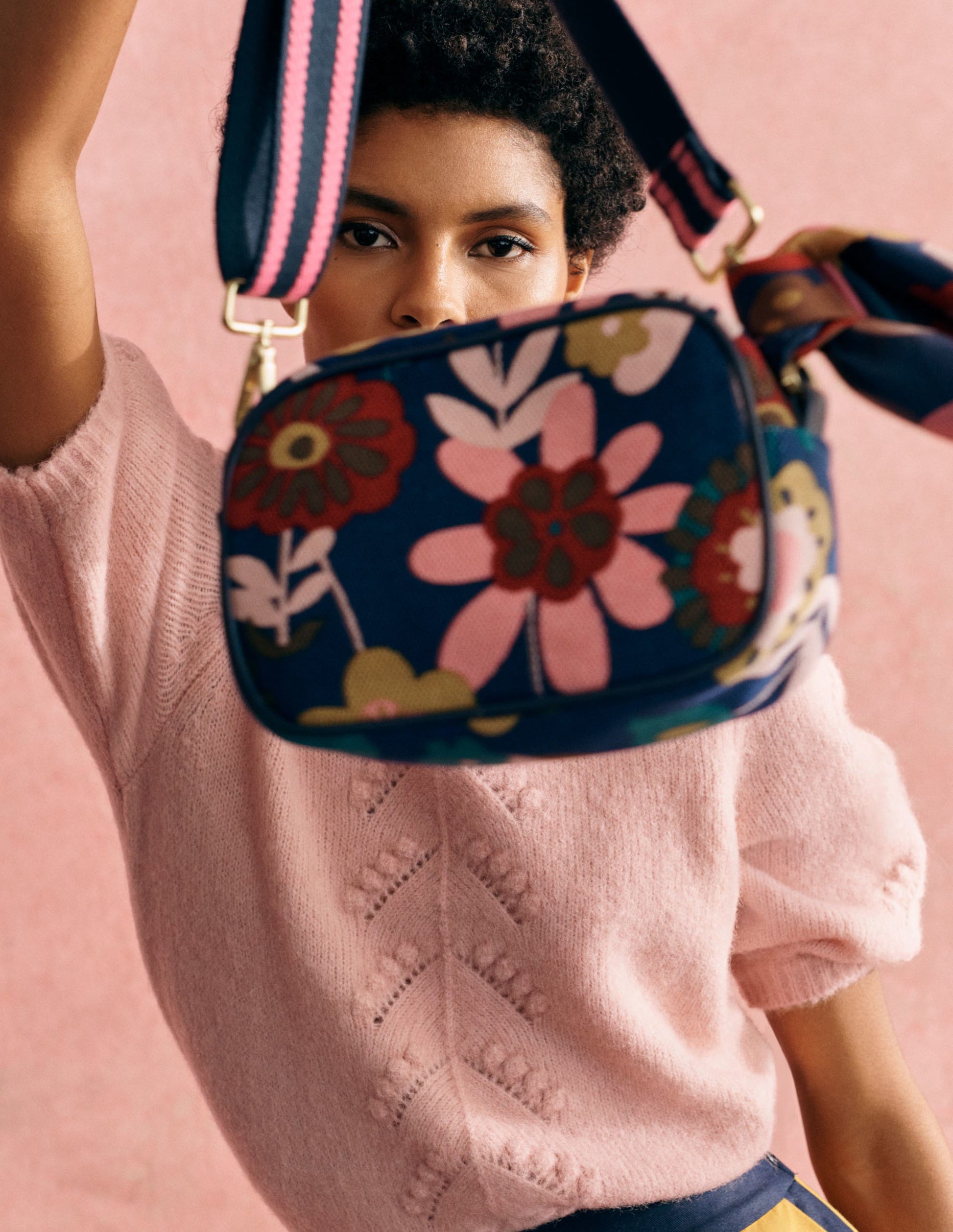 Sac à bandoulière en toile-Bleu marine foncé, motif Flora Bloom-6